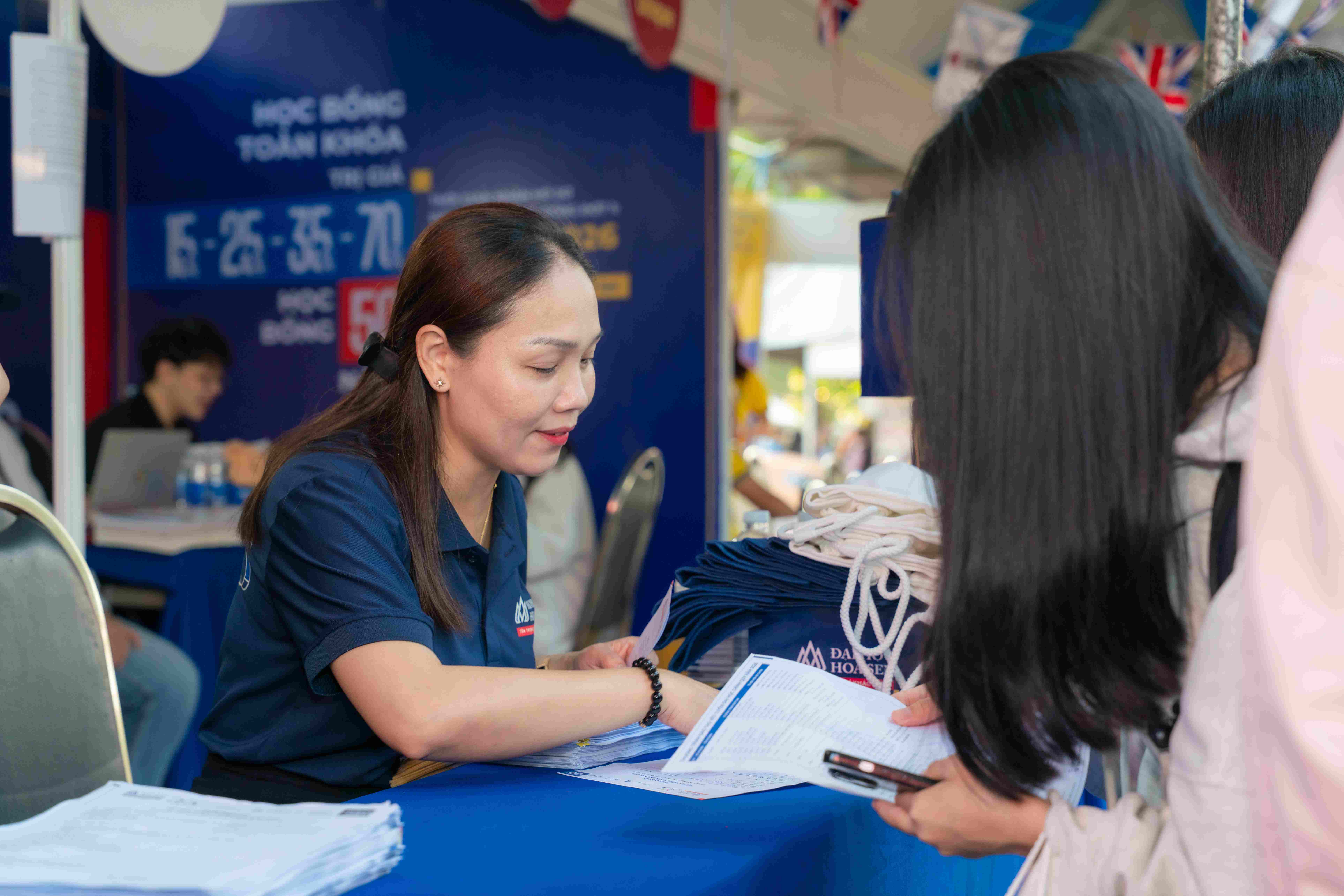 Tuyển sinh đại học 2026: Tất cả thí sinh đăng ký xét tuyển trực tuyến trên hệ thống chung