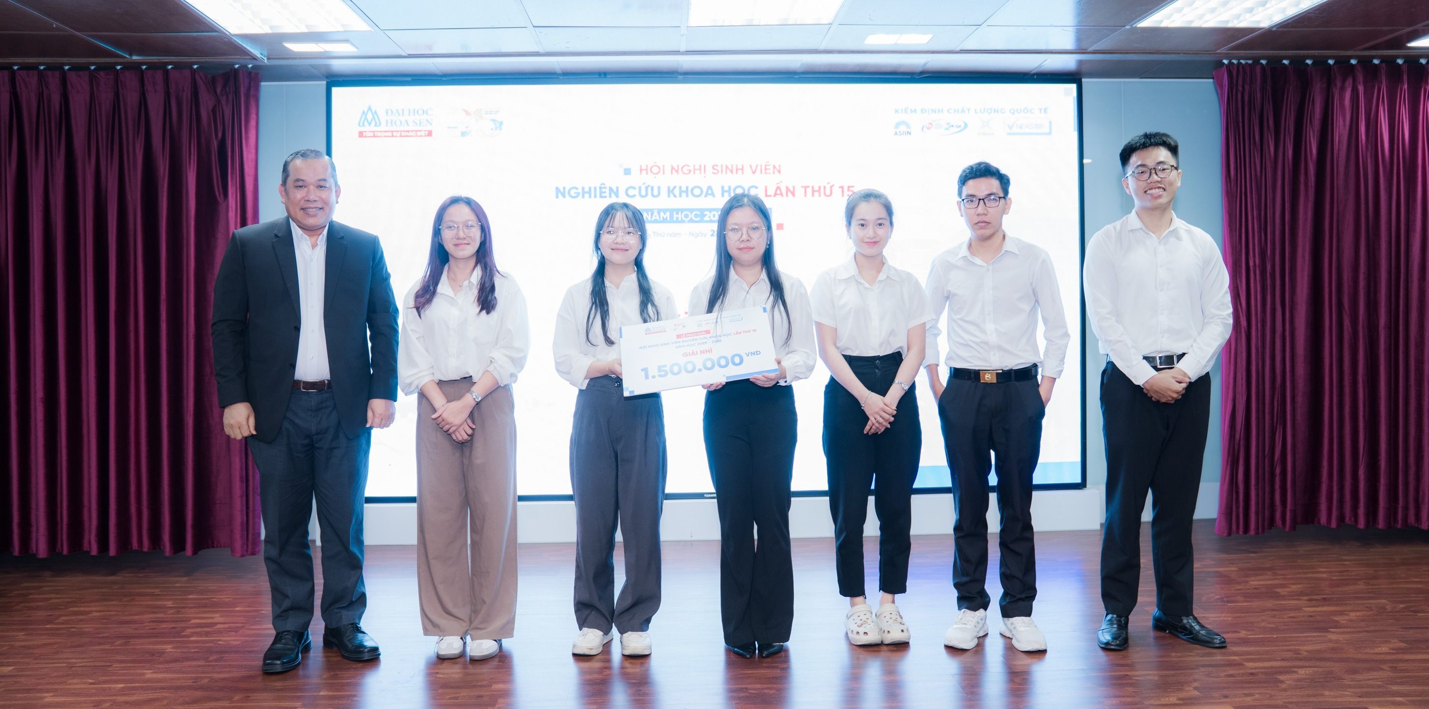 HSU vinh danh các ý tưởng nghiên cứu xuất sắc tại Cuộc thi Sinh viên Nghiên cứu khoa học lần thứ 15