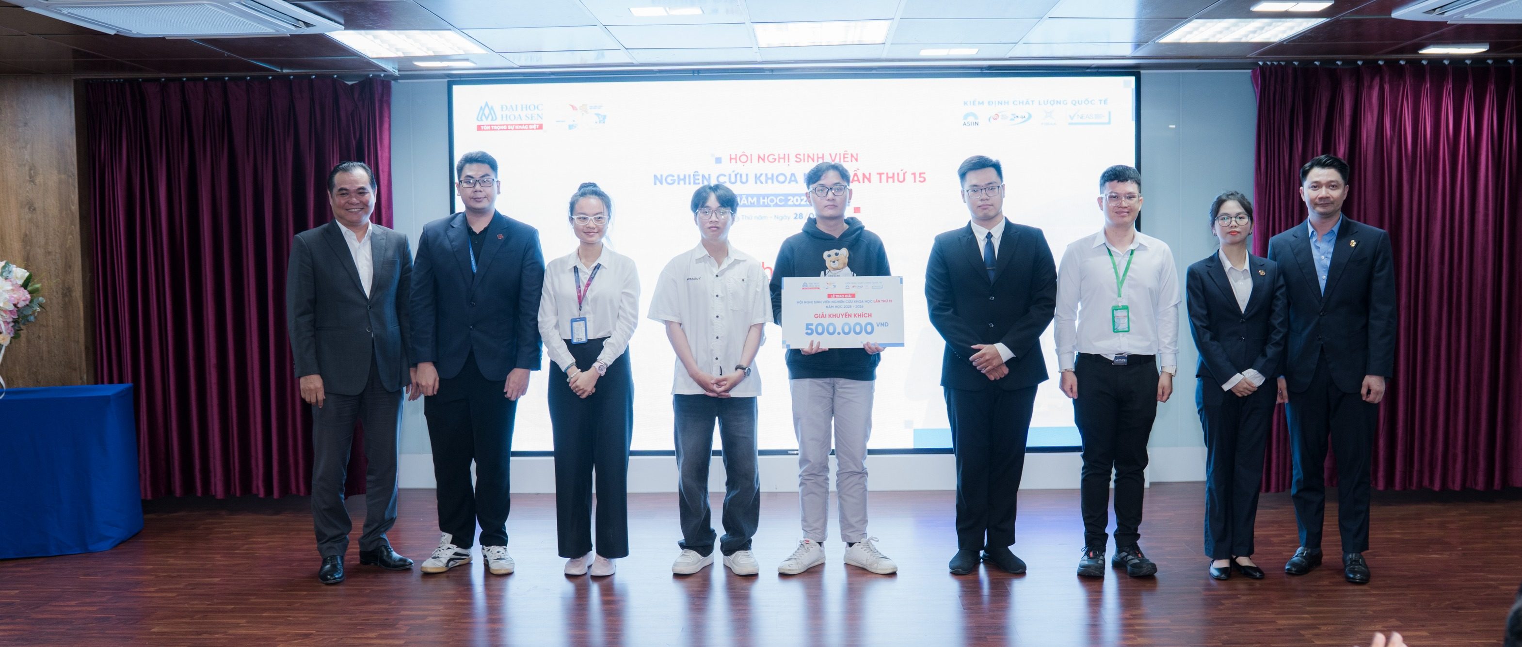 HSU vinh danh các ý tưởng nghiên cứu xuất sắc tại Cuộc thi Sinh viên Nghiên cứu khoa học lần thứ 15