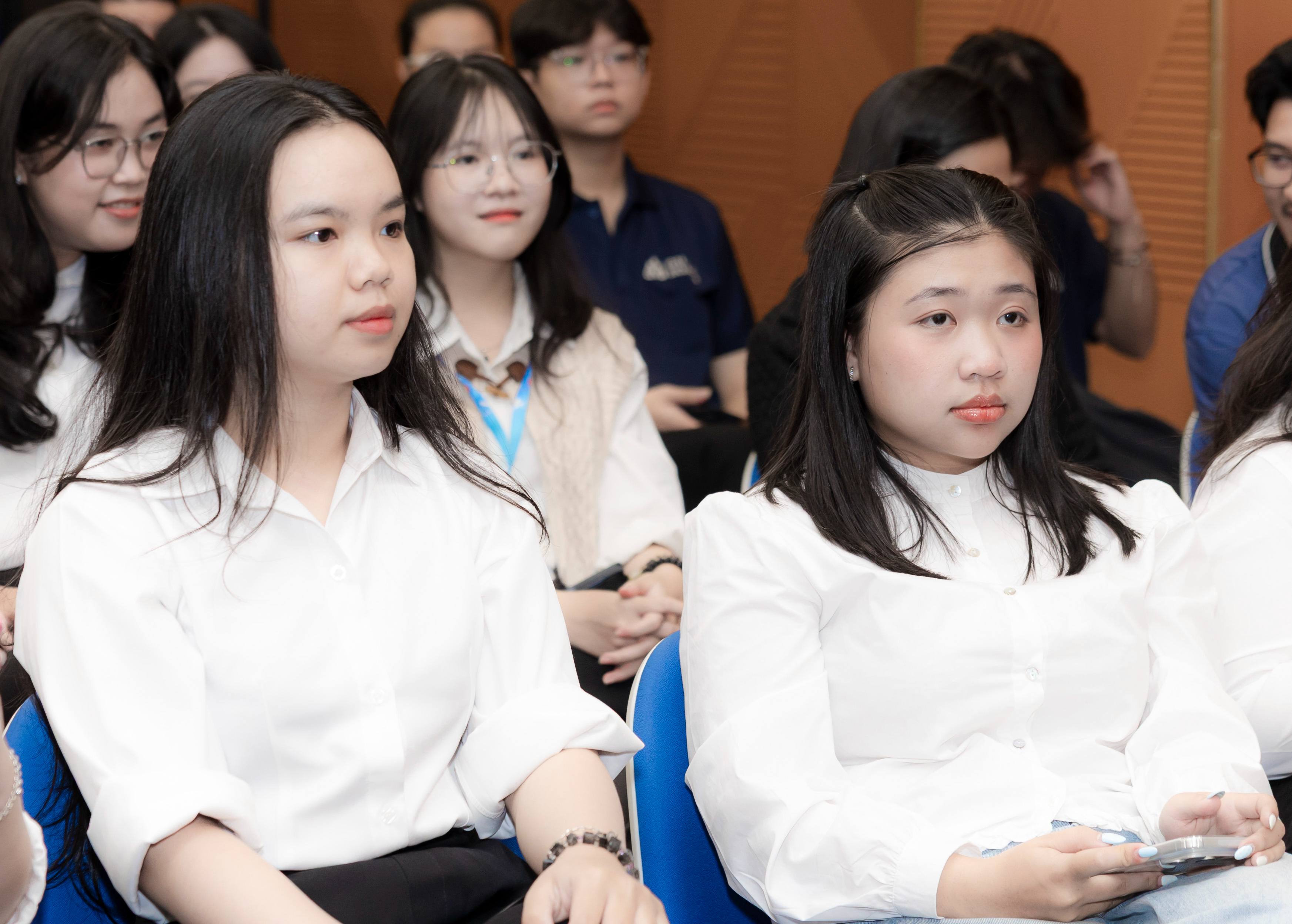 HSU Celebrates Student Scientific Research Excellence and Discusses the Evolving Role of Student Research in the New Era