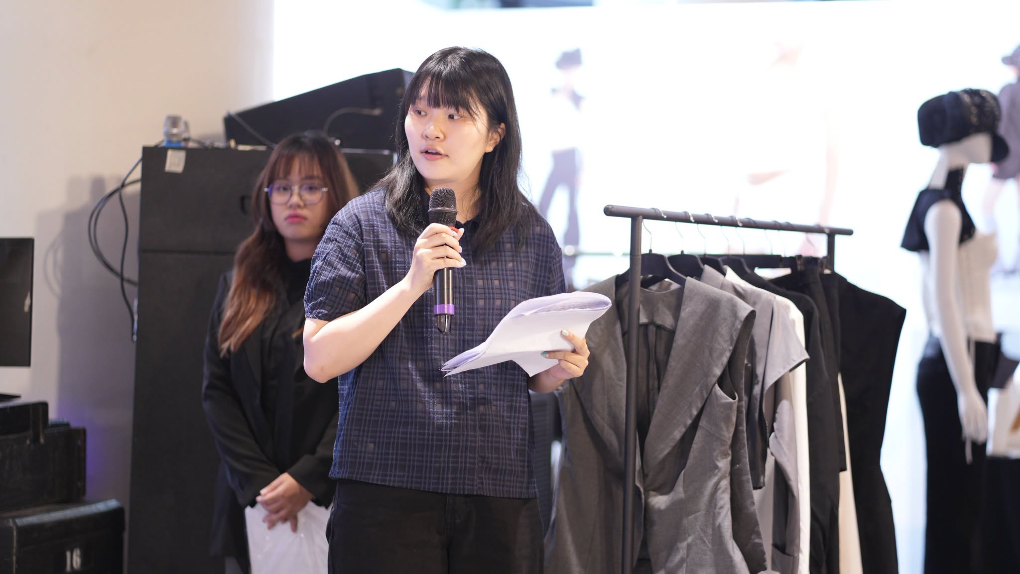 Runway to Business 2026: Sinh viên HSU bảo vệ đồ án tốt nghiệp bằng mô hình thương hiệu thời trang thực tế