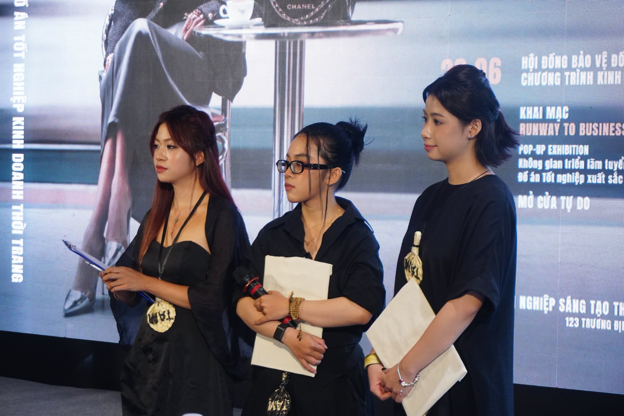 Runway to Business 2026: Sinh viên HSU bảo vệ đồ án tốt nghiệp bằng mô hình thương hiệu thời trang thực tế