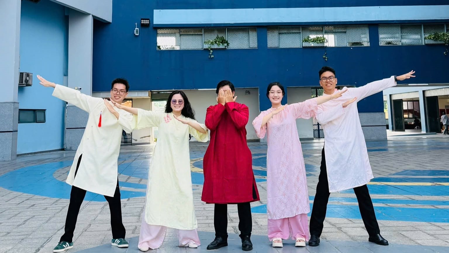HSU Students Excel at the Eloquence Contest on AI and Digital Citizen