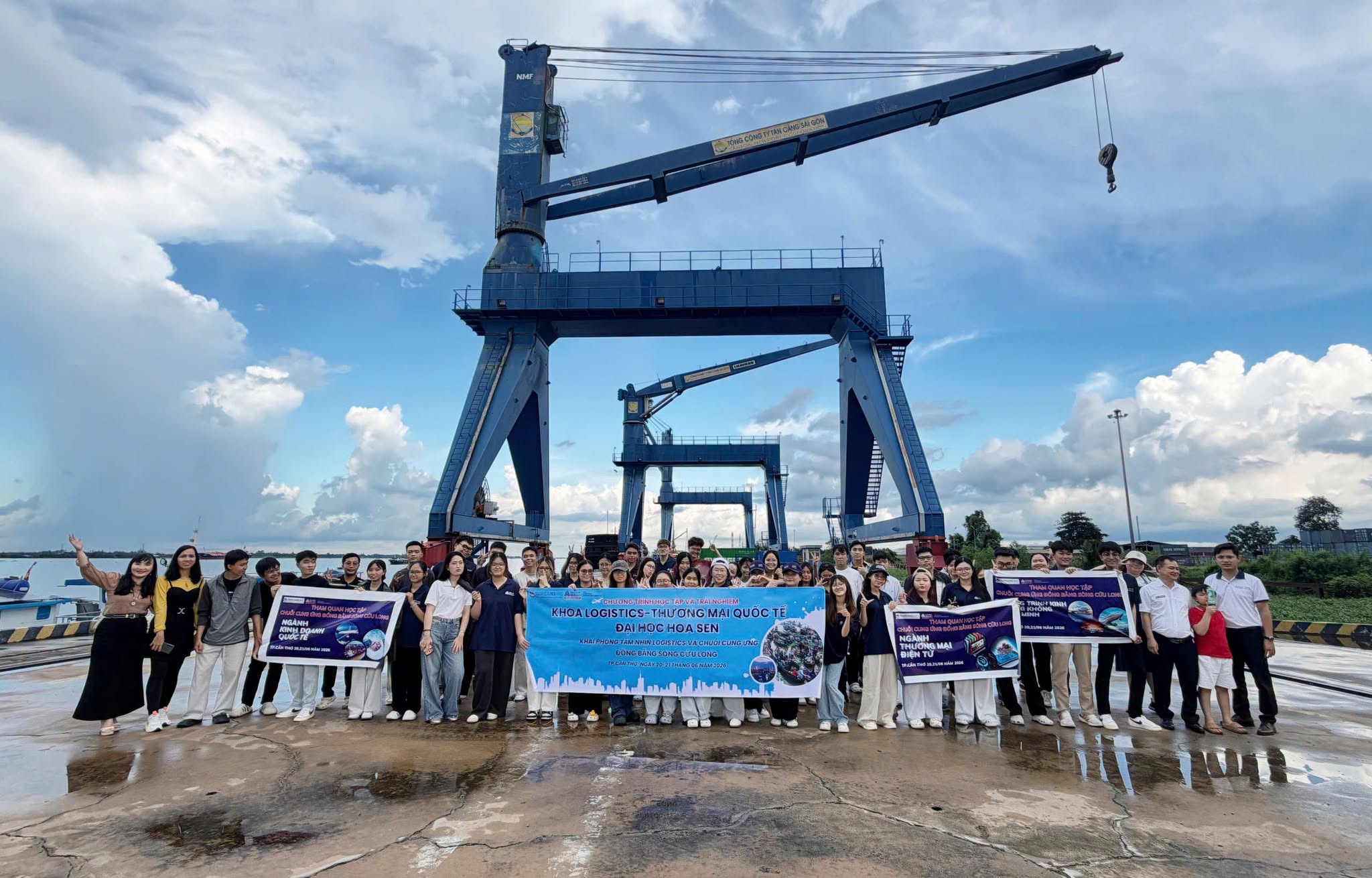 Sinh viên HSU học tập trải nghiệm tại Cần Thơ, khám phá thực tiễn logistics vùng Đồng bằng sông Cửu Long