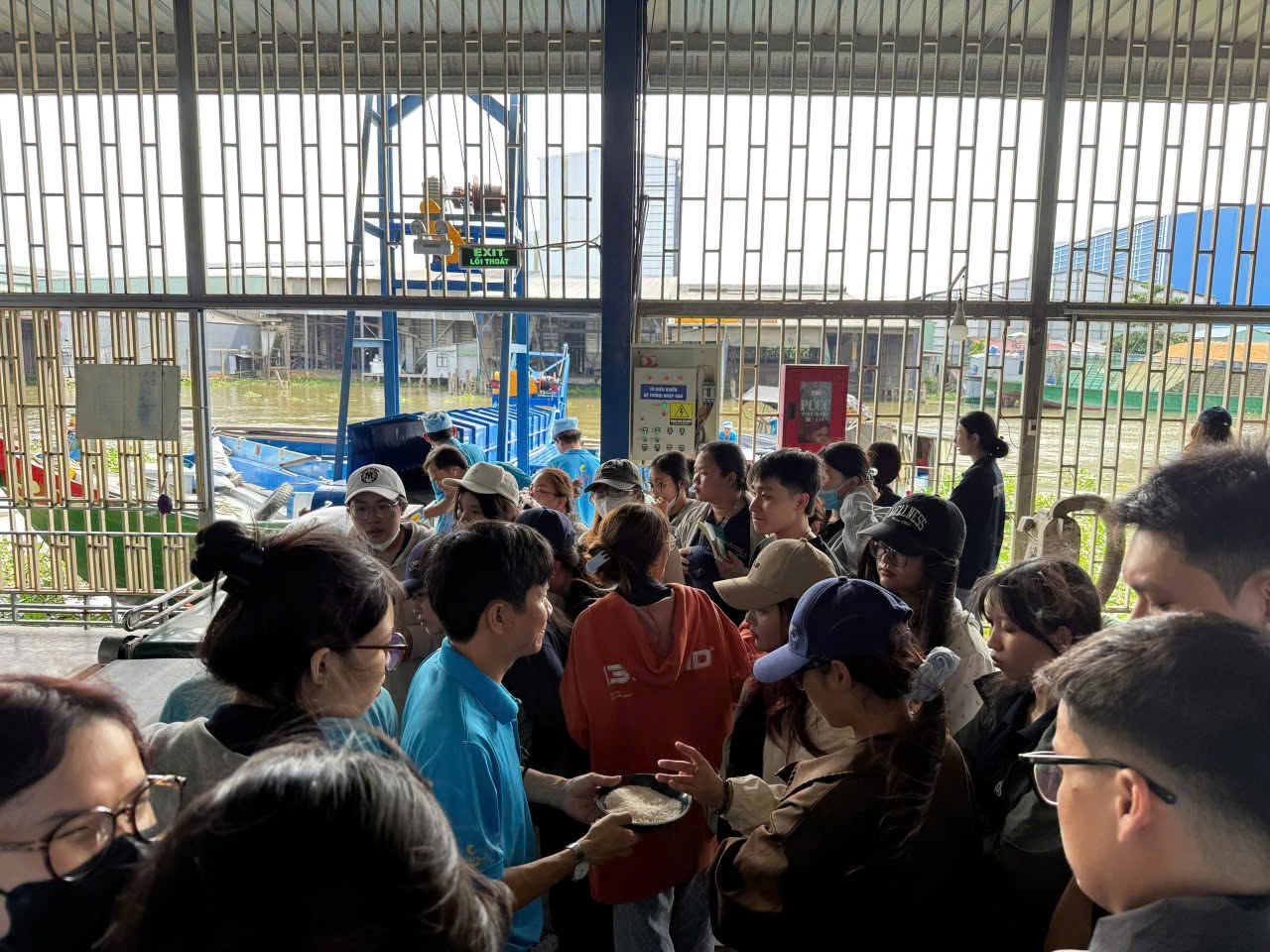 Sinh viên HSU học tập trải nghiệm tại Cần Thơ, khám phá thực tiễn logistics vùng Đồng bằng sông Cửu Long