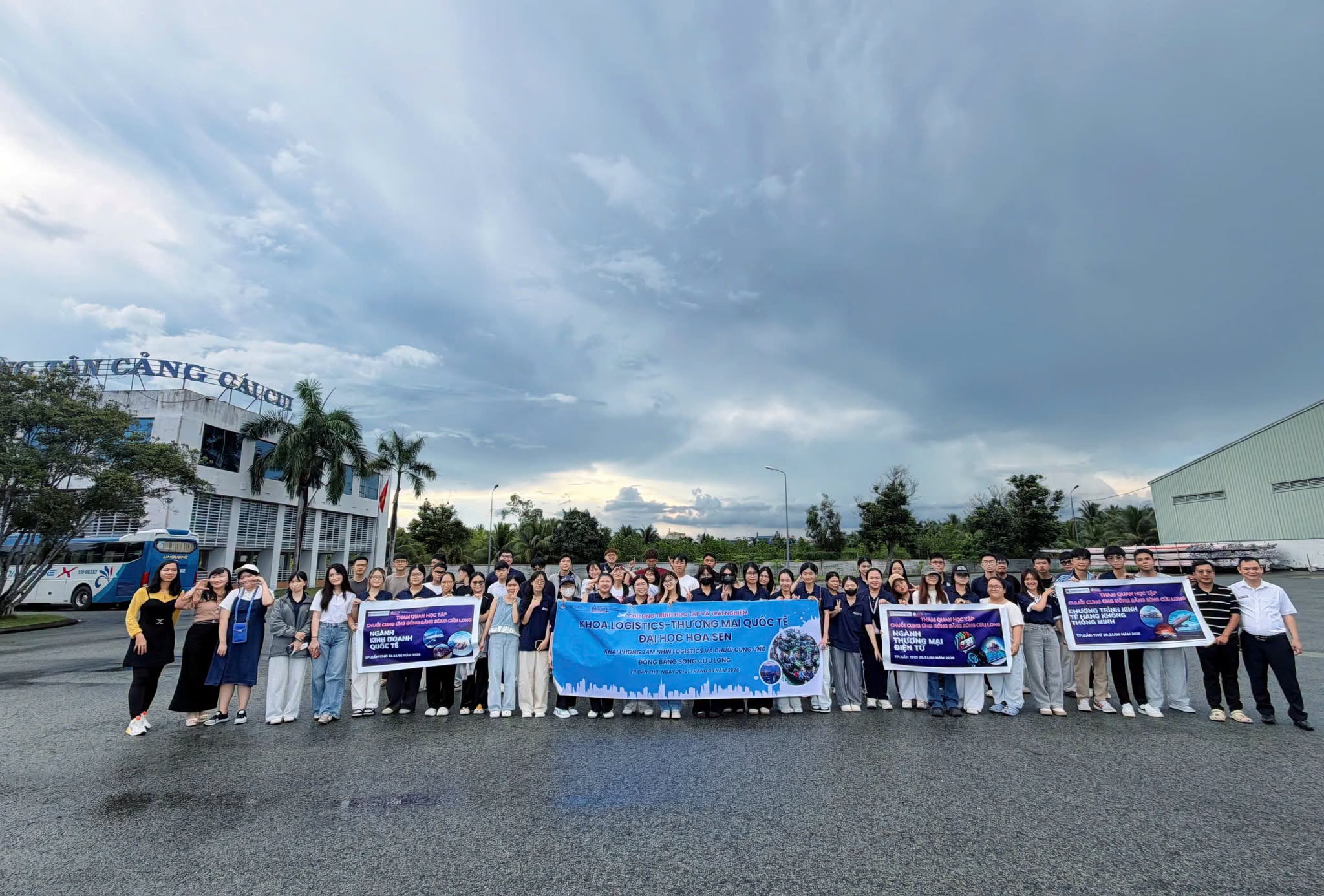 Sinh viên HSU học tập trải nghiệm tại Cần Thơ, khám phá thực tiễn logistics vùng Đồng bằng sông Cửu Long