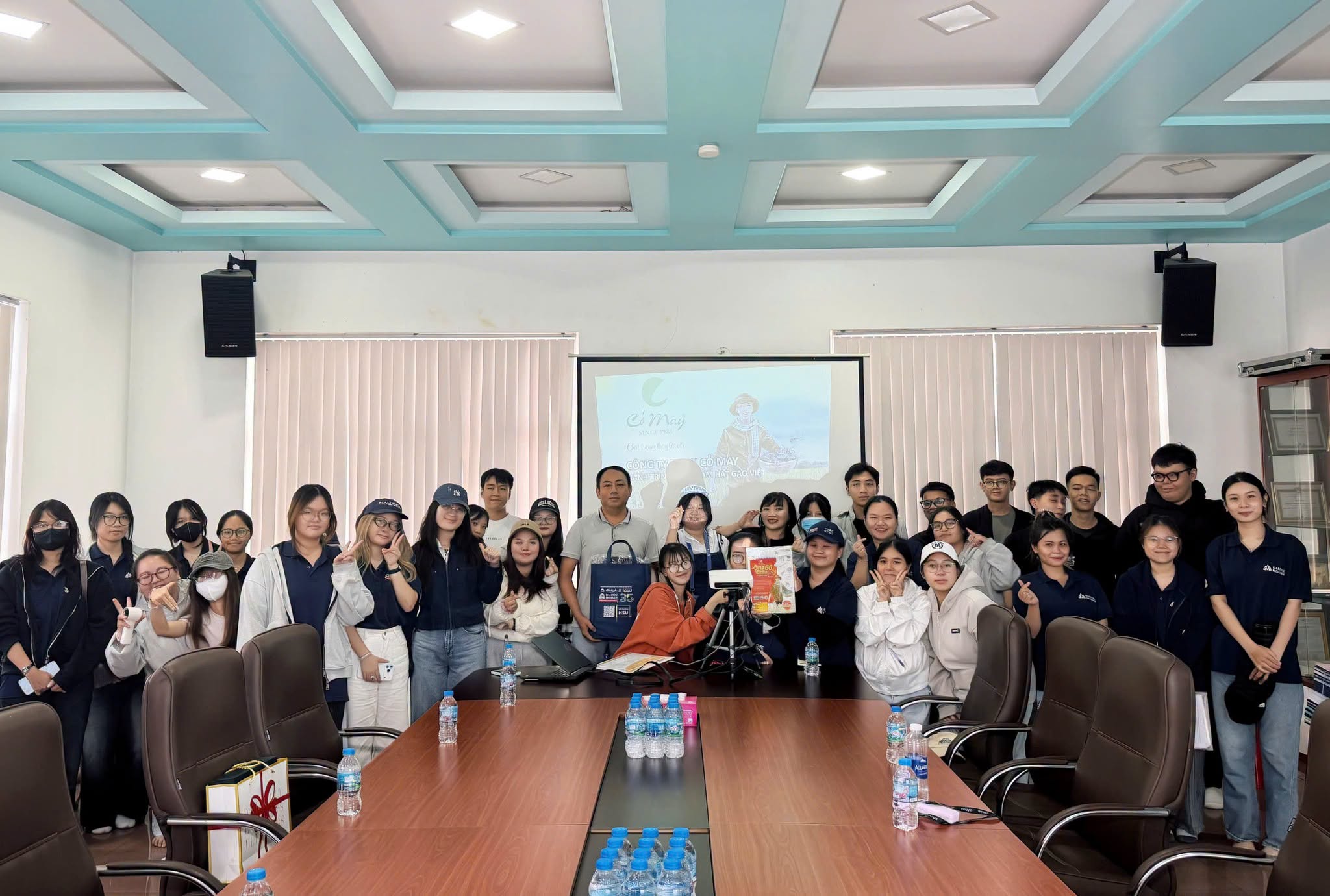 Sinh viên HSU học tập trải nghiệm tại Cần Thơ, khám phá thực tiễn logistics vùng Đồng bằng sông Cửu Long