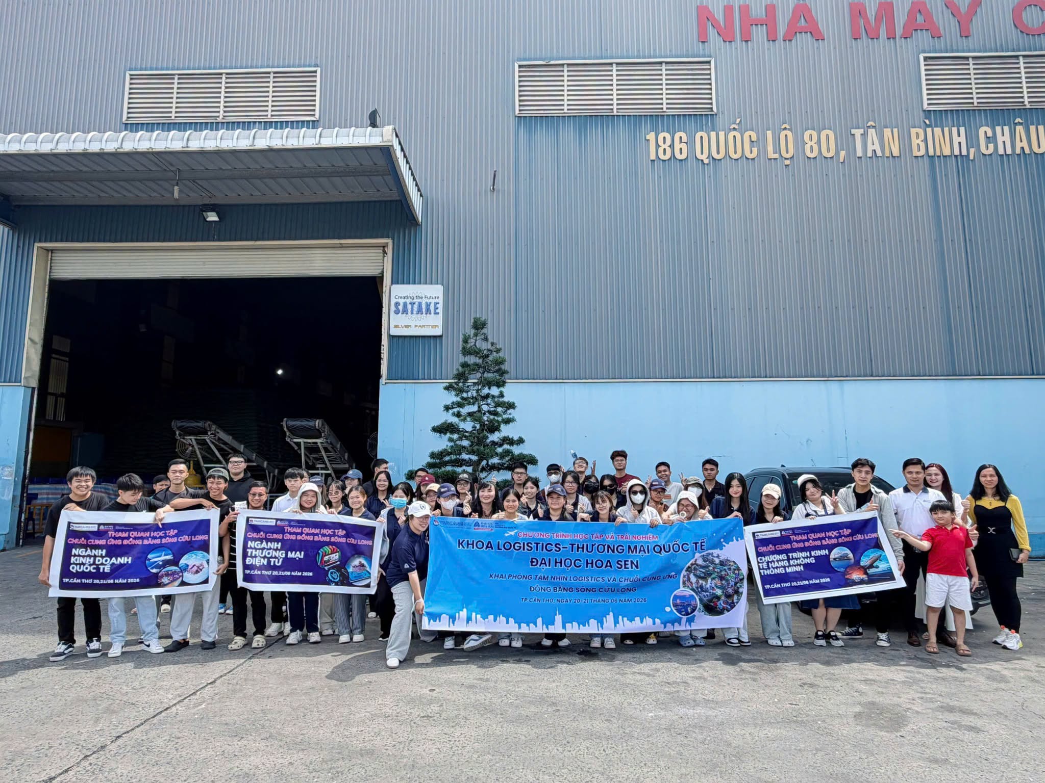 Sinh viên HSU học tập trải nghiệm tại Cần Thơ, khám phá thực tiễn logistics vùng Đồng bằng sông Cửu Long