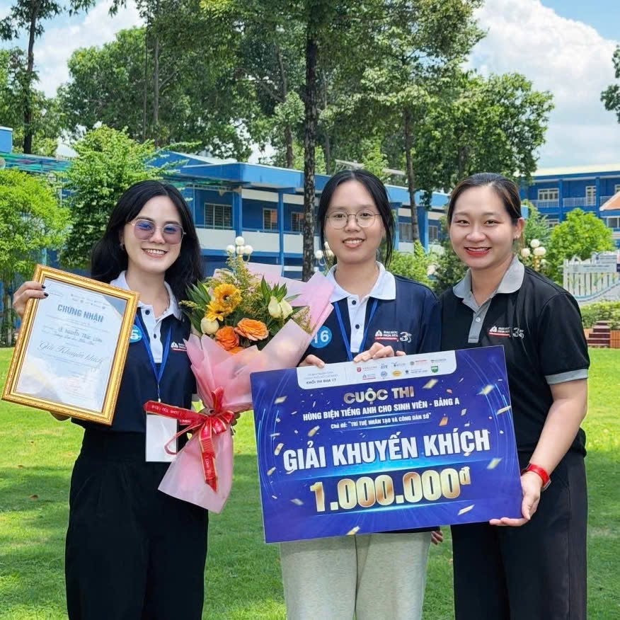 Sinh viên ngành Ngôn ngữ Anh HSU khẳng định năng lực hội nhập tại Cuộc thi Hùng biện tiếng Anh Khối Thi đua 17