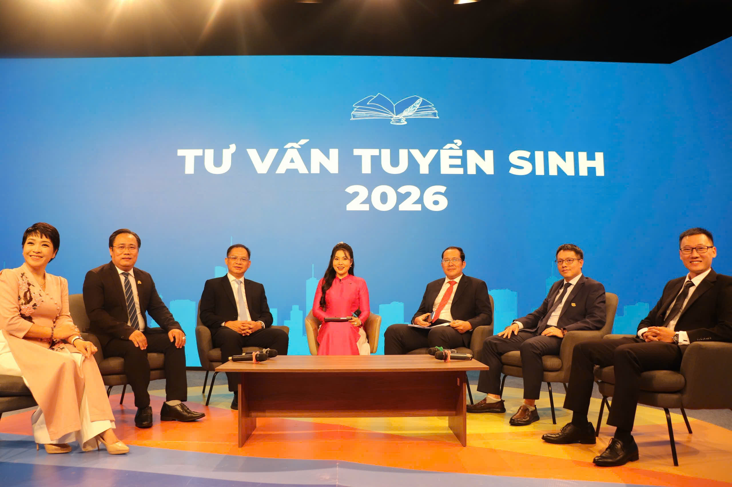 Sinh viên không chỉ làm chủ bản thân mà phải làm chủ hành trình nghề nghiệp tương lai