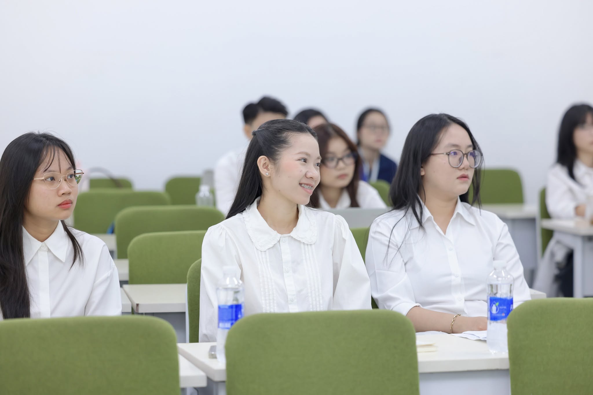 Từ giảng đường đến doanh nghiệp: Luận văn của sinh viên Khoa Kinh doanh HSU gắn với bài toán thực tiễn