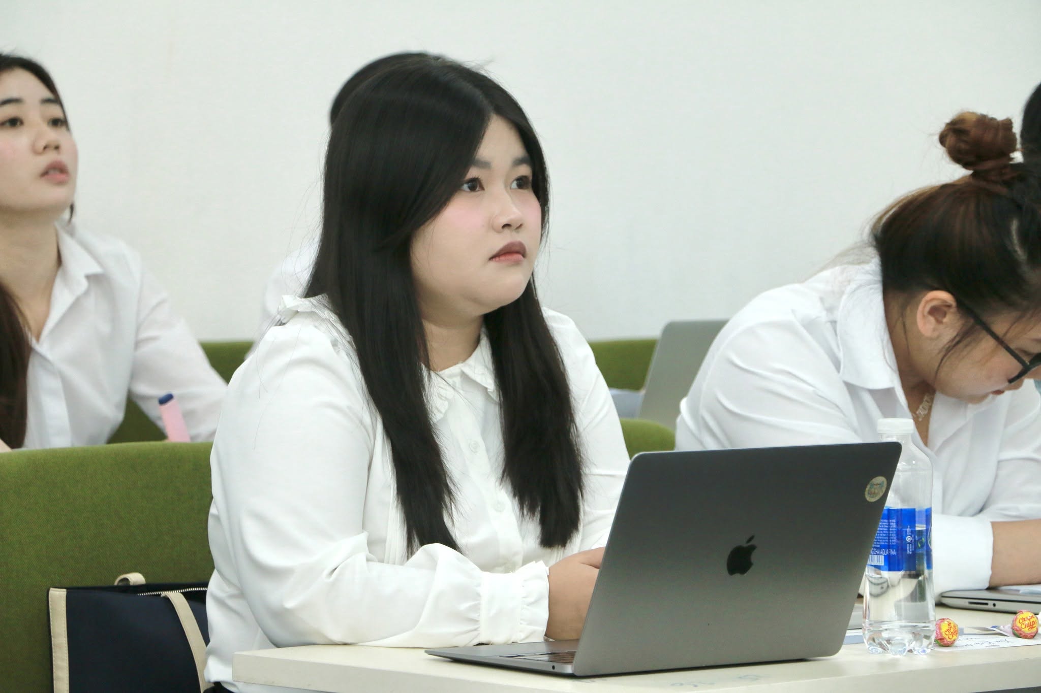 Từ giảng đường đến doanh nghiệp: Luận văn của sinh viên Khoa Kinh doanh HSU gắn với bài toán thực tiễn