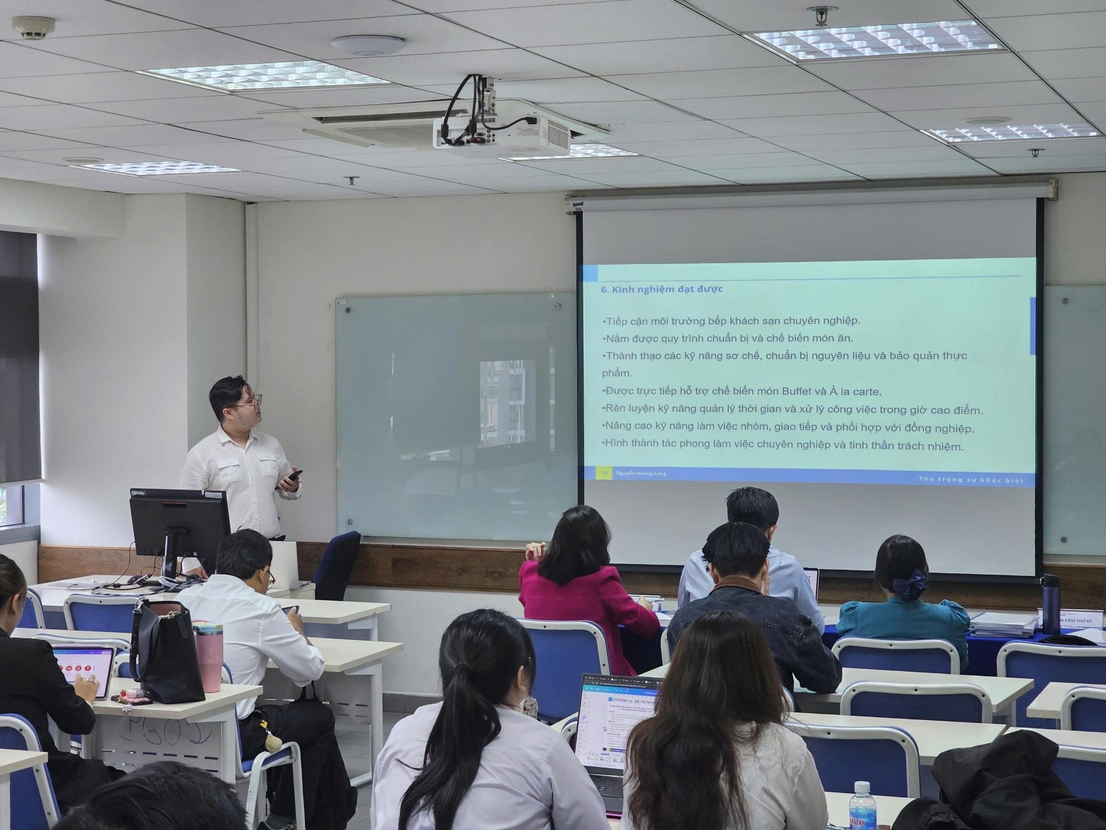 Sinh viên Khoa Du lịch – Nhà hàng – Khách sạn HSU tự tin bảo vệ khóa luận, sẵn sàng bước vào môi trường nghề nghiệp