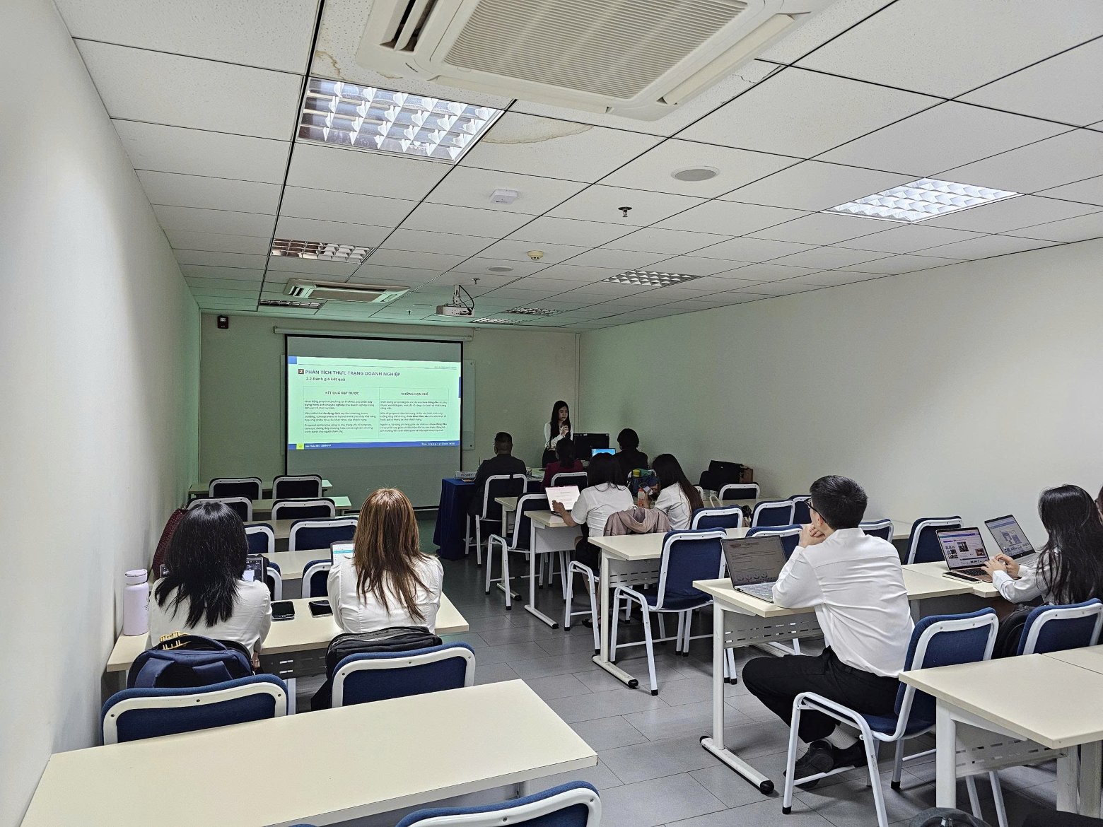 Sinh viên Khoa Du lịch – Nhà hàng – Khách sạn HSU tự tin bảo vệ khóa luận, sẵn sàng bước vào môi trường nghề nghiệp