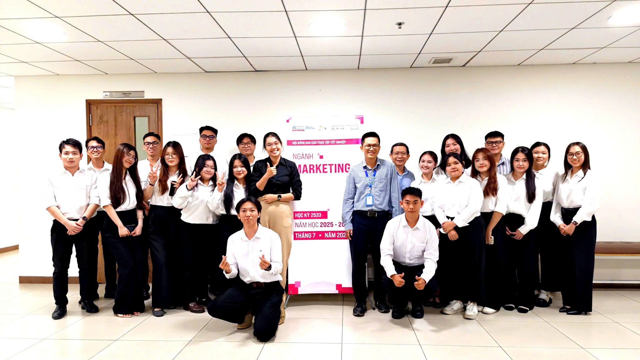 Từ ý tưởng đến dự án thực tiễn: Gần 400 sinh viên Khoa Marketing – Truyền thông khẳng định năng lực qua đồ án tốt nghiệp
