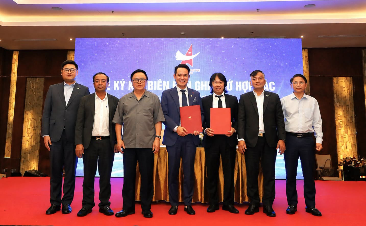Tập đoàn Nguyễn Hoàng ký kết hợp tác chiến lược với Hội Doanh nhân trẻ Việt Nam, triển khai chương trình 