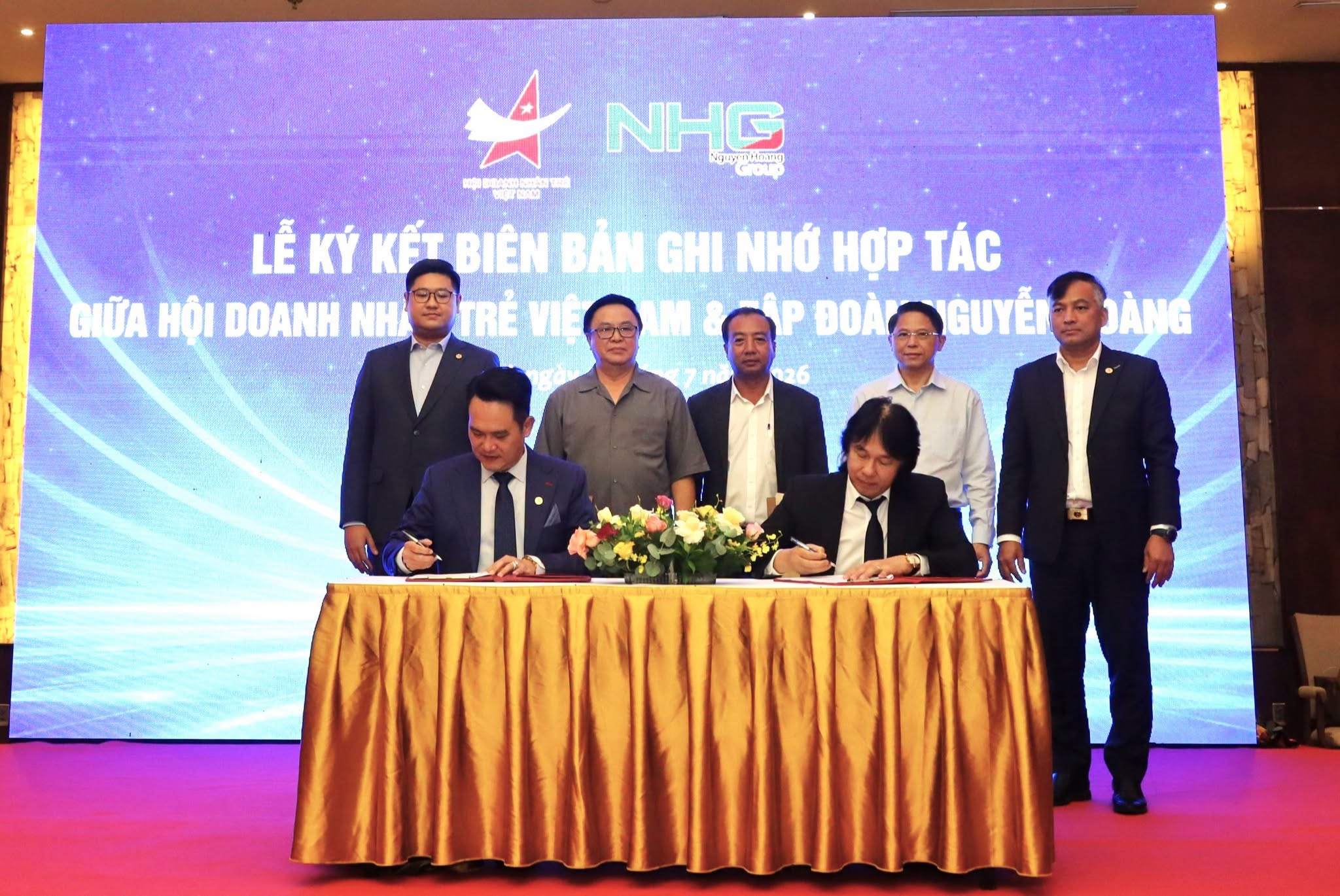 Tập đoàn Nguyễn Hoàng ký kết hợp tác chiến lược với Hội Doanh nhân trẻ Việt Nam, triển khai chương trình "Đào tạo 10.000 CEO"