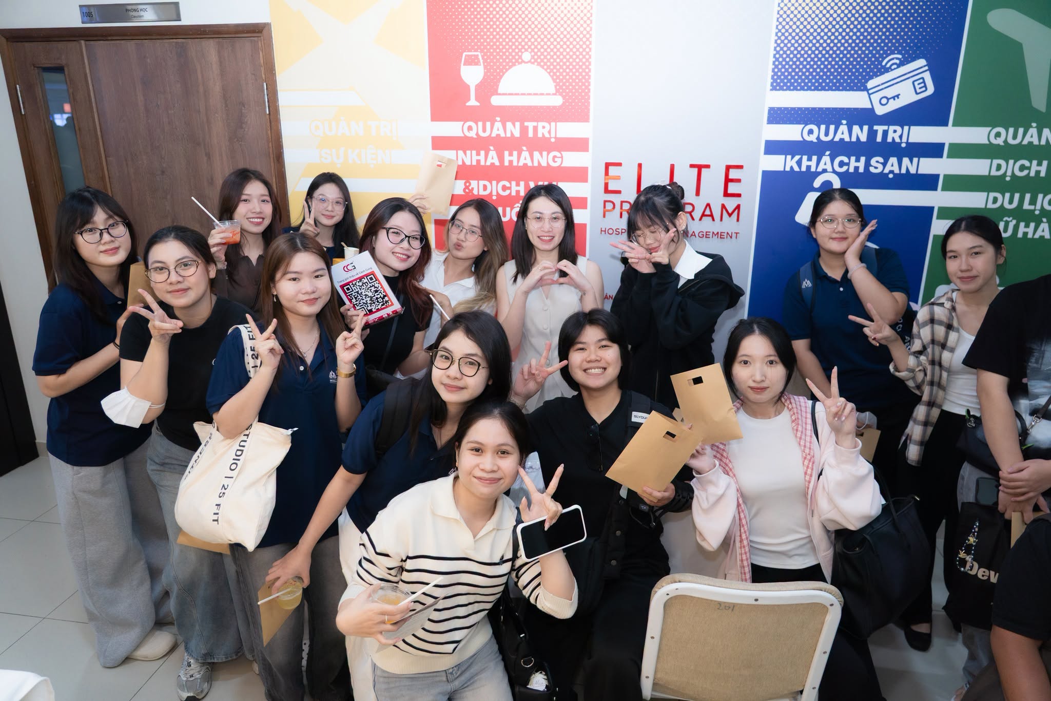 Sinh viên Hoa Sen kết nối hơn 20 doanh nghiệp tại Hospitality & Tourism Career Fair 2026