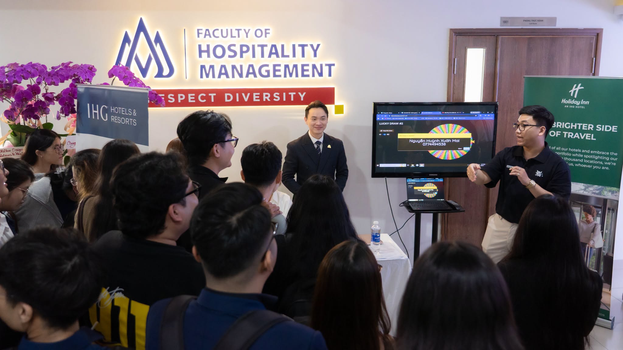 Sinh viên Hoa Sen kết nối hơn 20 doanh nghiệp tại Hospitality & Tourism Career Fair 2026