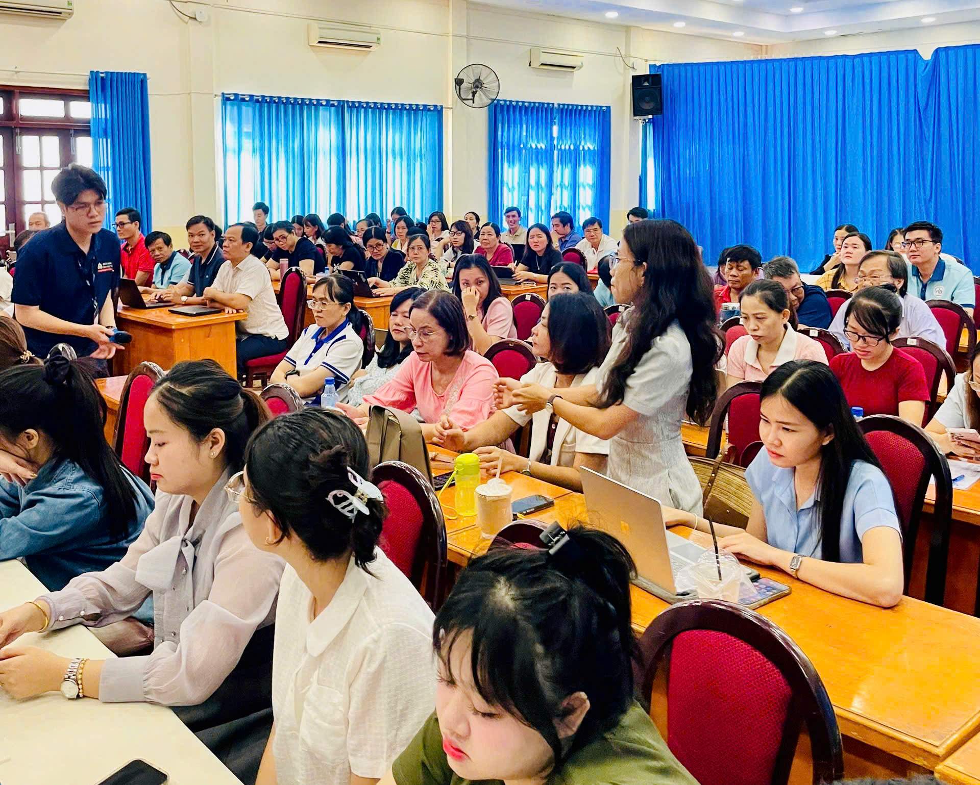 Đại học Hoa Sen đào tạo ứng dụng AI trong quản lý và giảng dạy