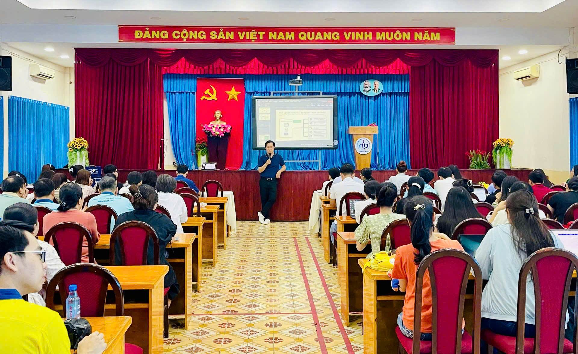 Đại học Hoa Sen đào tạo ứng dụng AI trong quản lý và giảng dạy
