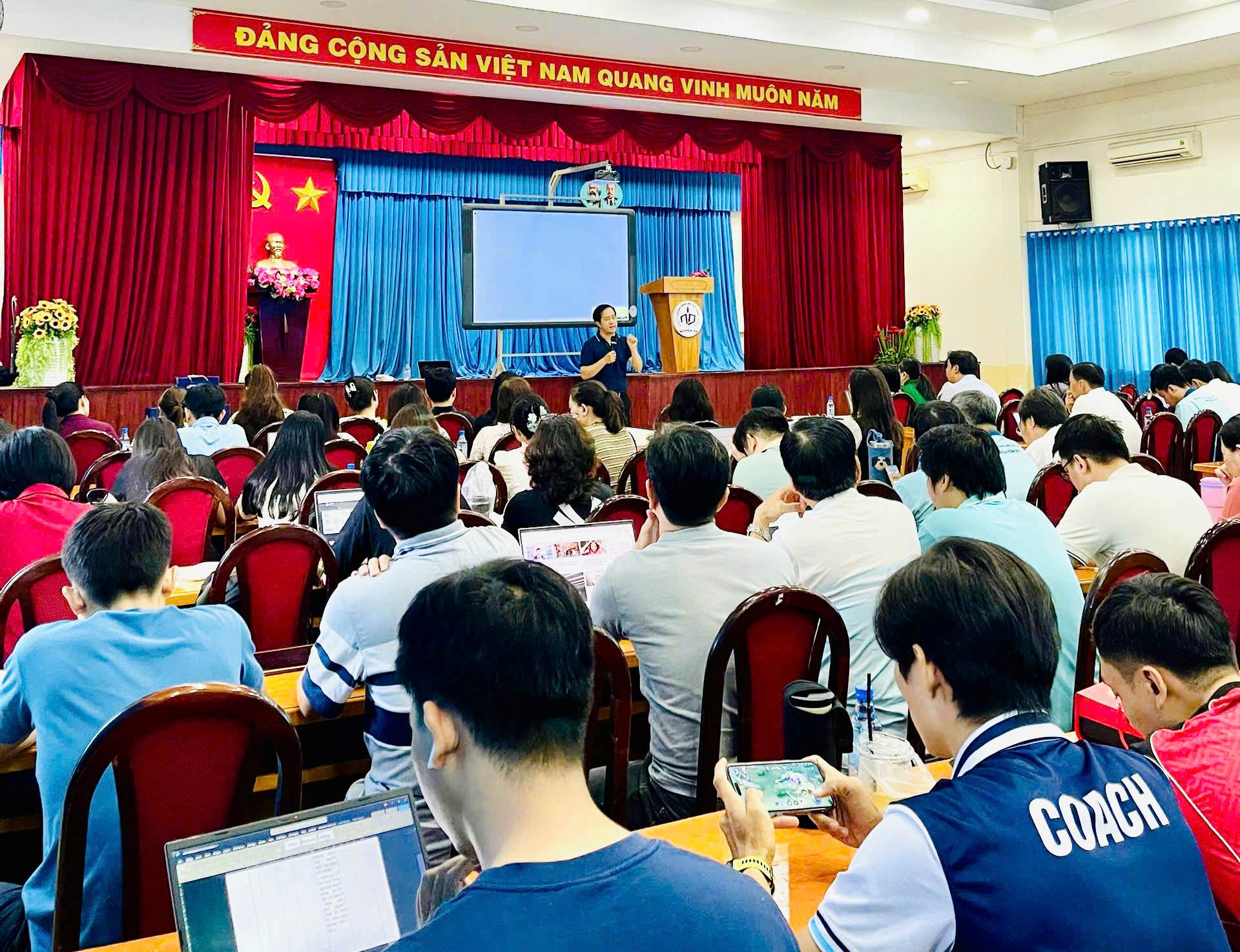 Đại học Hoa Sen đào tạo ứng dụng AI trong quản lý và giảng dạy