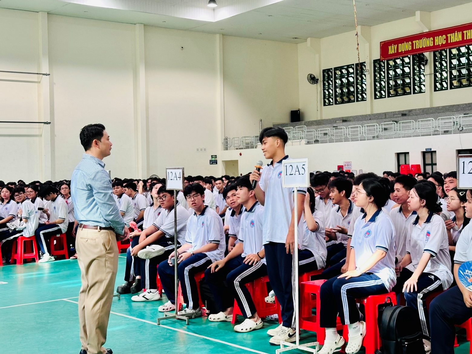Đại học Hoa Sen đồng hành cùng học sinh THPT Nguyễn Đình Chiểu, nhận diện và ứng xử trước bạo lực mạng xã hội