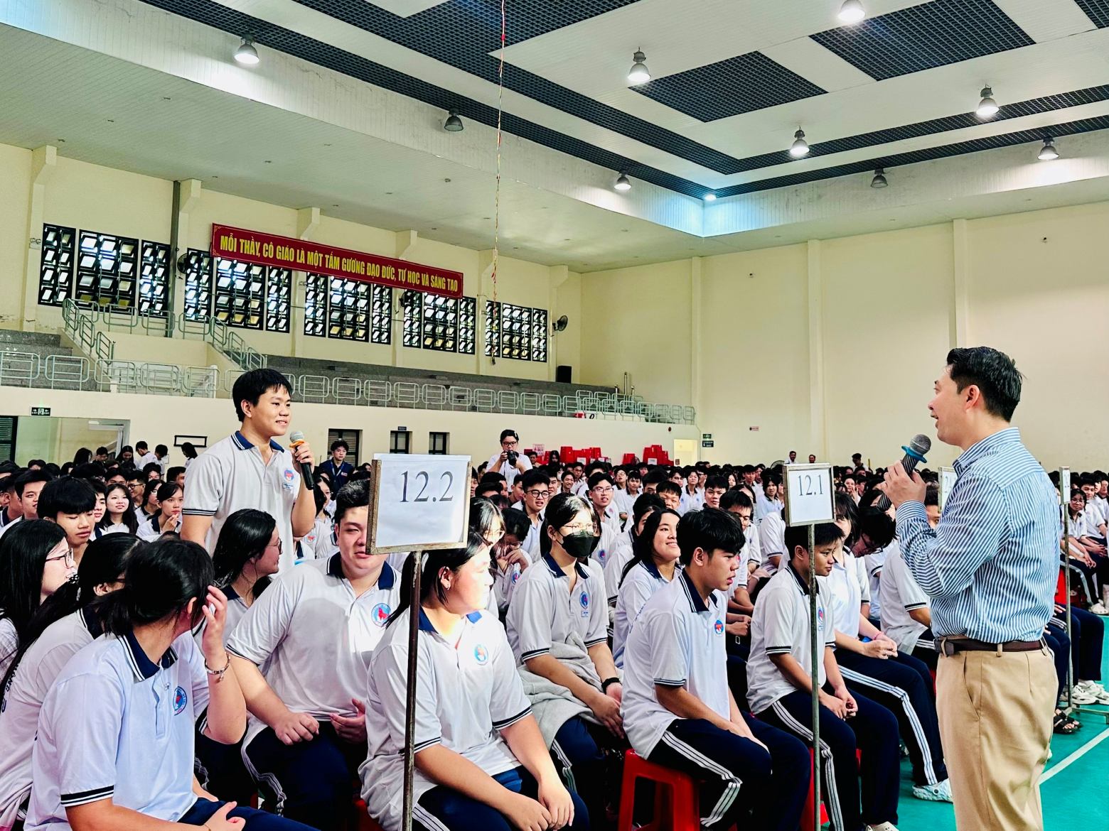 Đại học Hoa Sen đồng hành cùng học sinh THPT Nguyễn Đình Chiểu, nhận diện và ứng xử trước bạo lực mạng xã hội