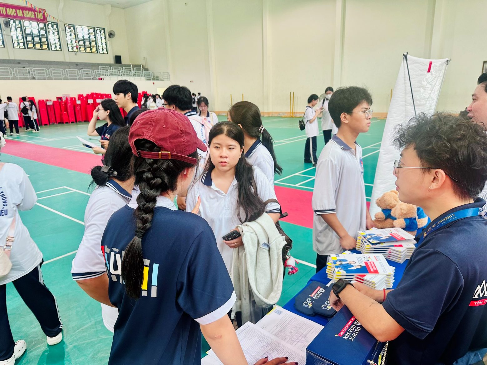 Đại học Hoa Sen đồng hành cùng học sinh THPT Nguyễn Đình Chiểu, nhận diện và ứng xử trước bạo lực mạng xã hội