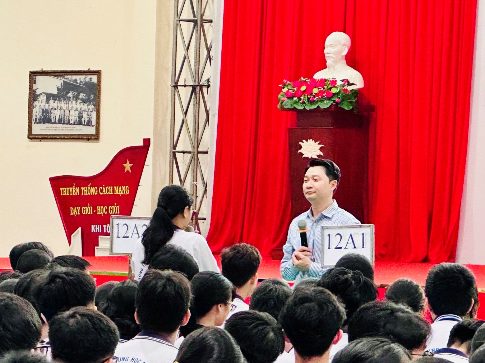 Đại học Hoa Sen đồng hành cùng học sinh THPT Nguyễn Đình Chiểu, nhận diện và ứng xử trước bạo lực mạng xã hội