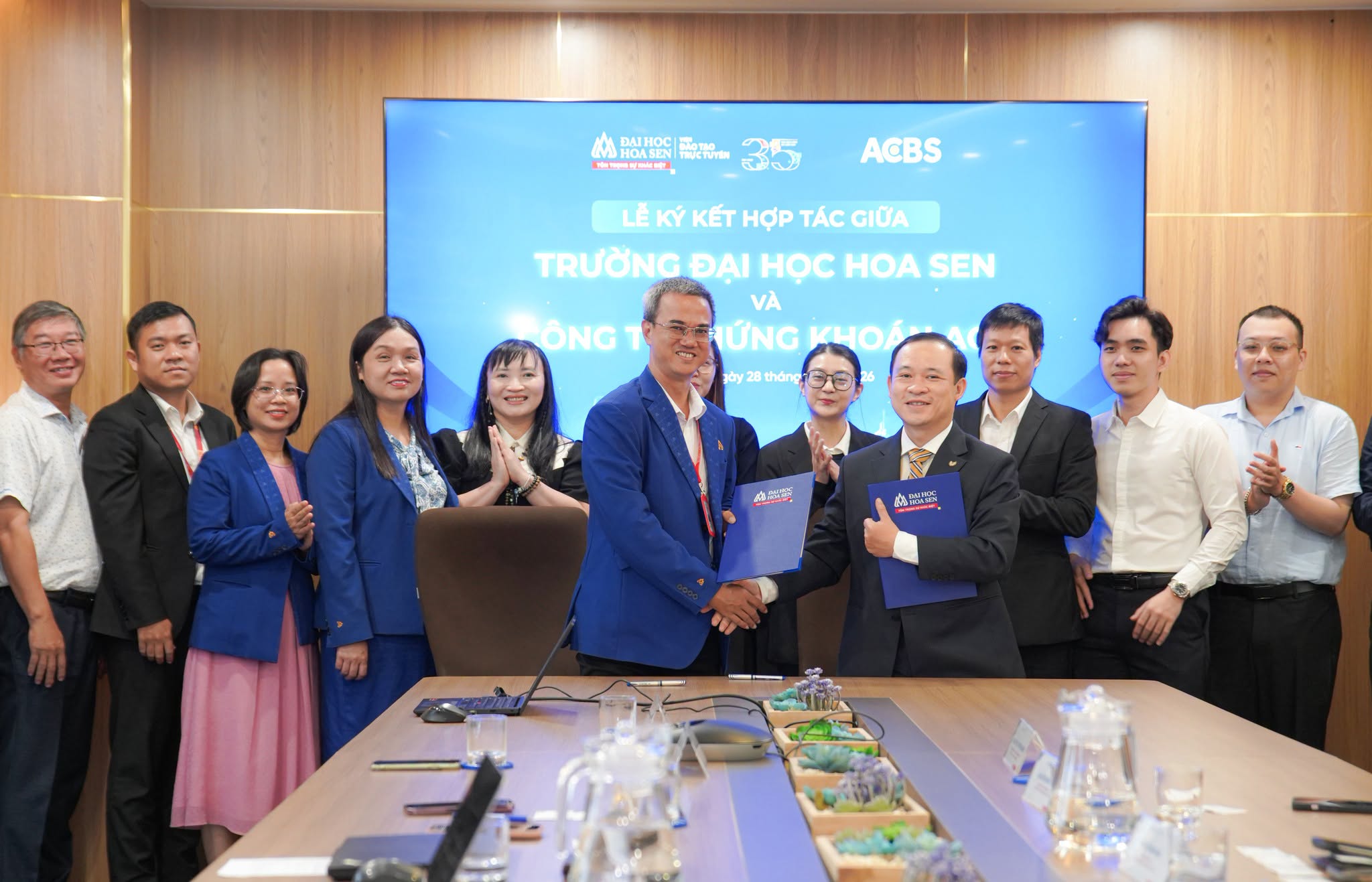 HSU ký kết hợp tác cùng ACBS, mở rộng cơ hội học tập và nghề nghiệp cho sinh viên