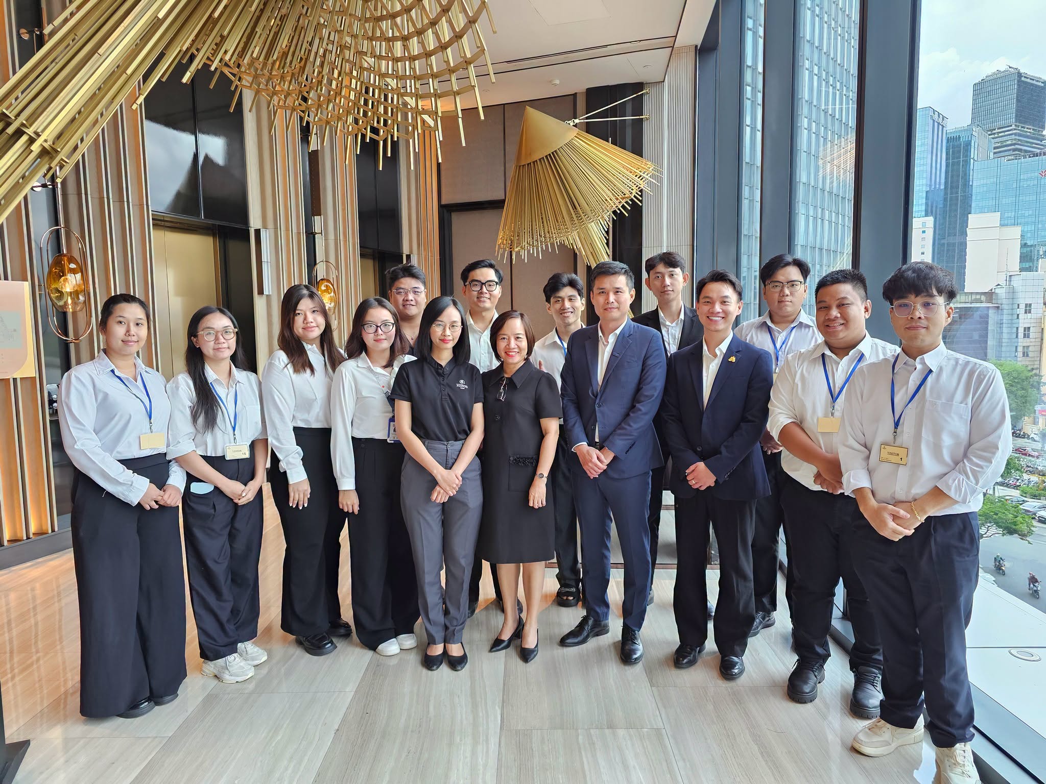 Sinh viên ngành Quản trị khách sạn học Sales từ những tình huống thực tế tại Hilton Saigon