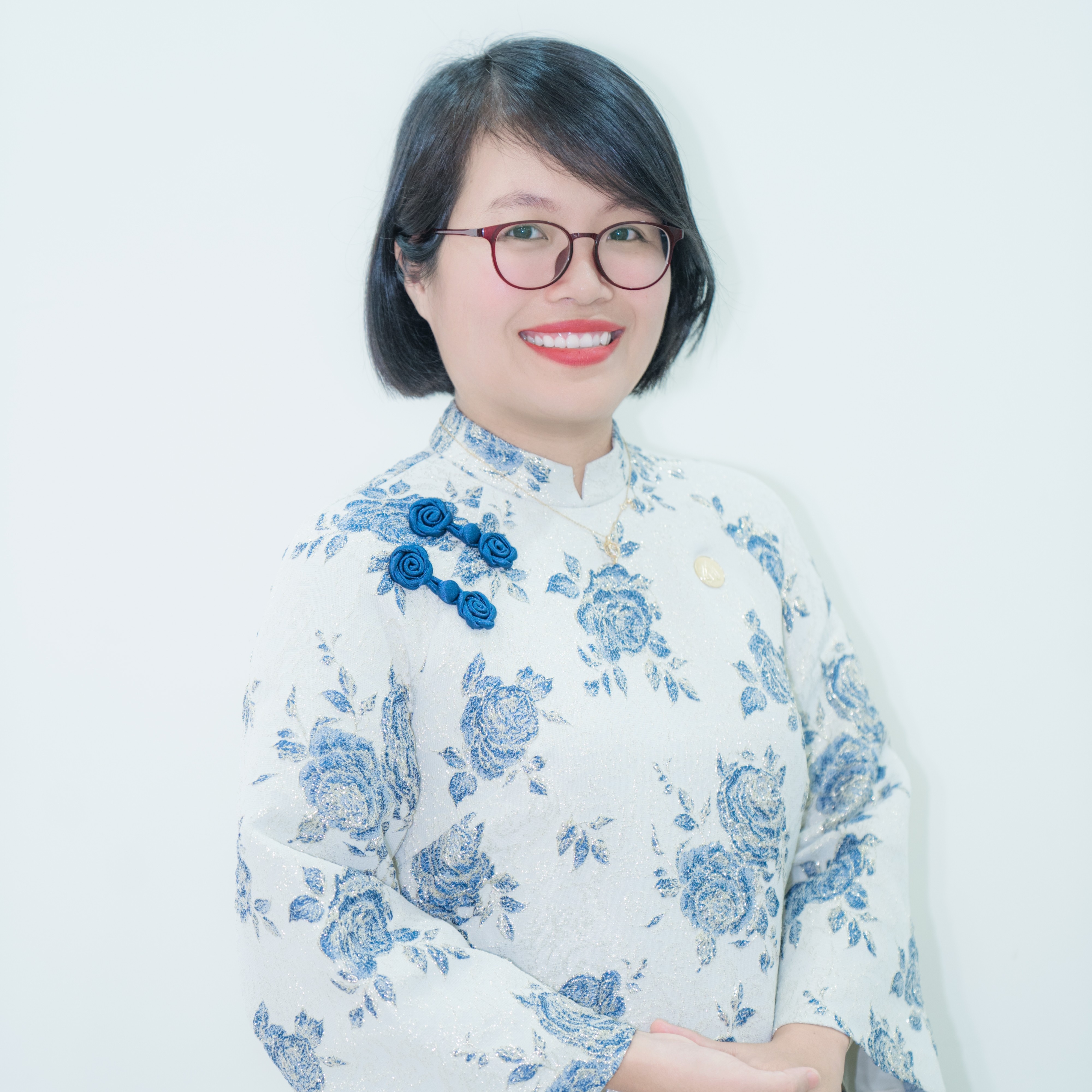 Bà Trần Thị Diệu Huyền	
