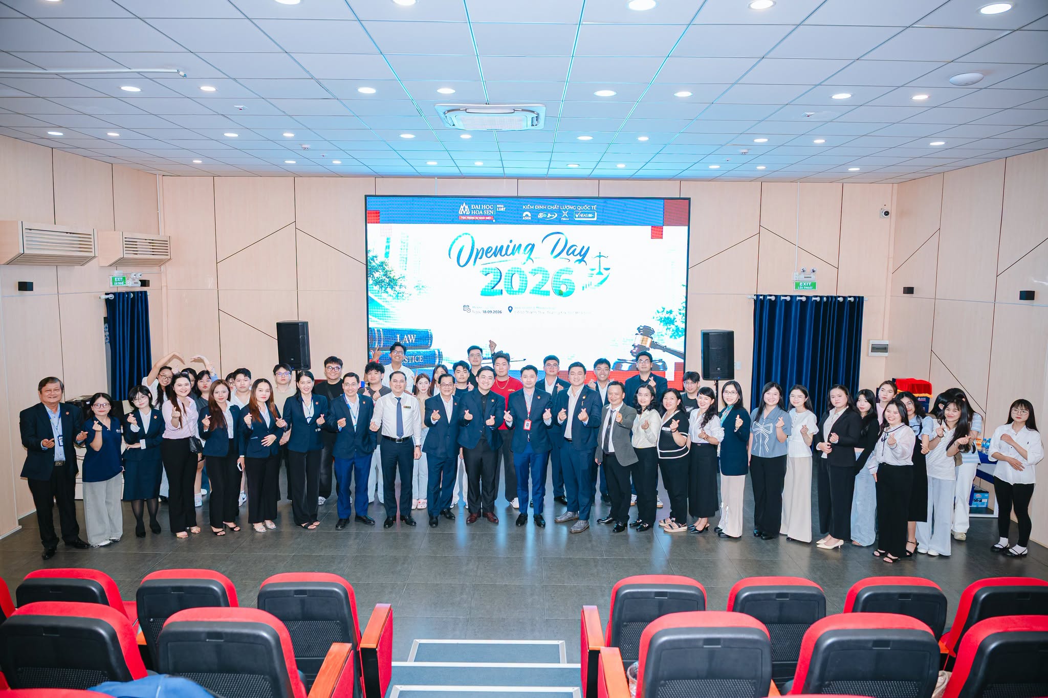 Tân sinh viên Khoa Luật bắt đầu hành trình học Luật từ đạo đức, sự chủ động và bản lĩnh