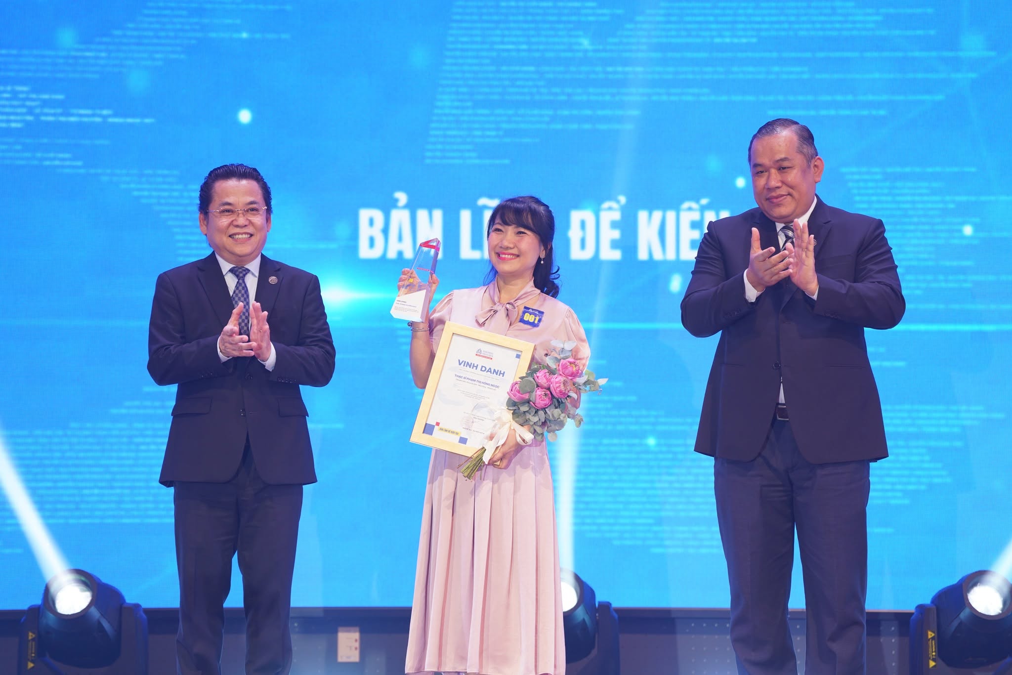Những người giữ cho hệ thống vận hành bằng sự tận tâm thầm lặng | Kỷ yếu Hoa Sen 35 năm – Ký ức & Khát vọng