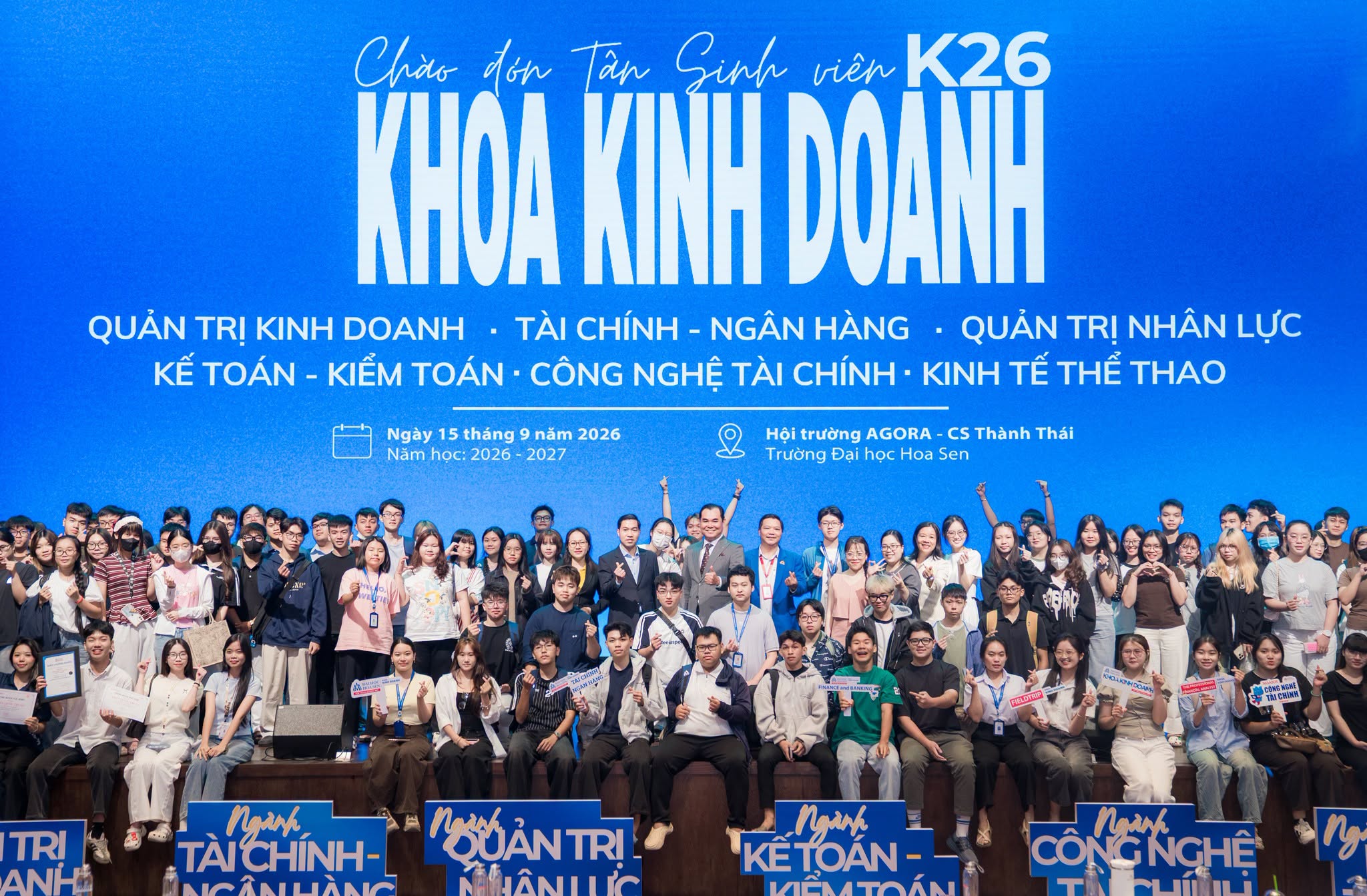 Tân sinh viên Khoa Kinh doanh “gọi vốn” thành công ngay ngày sinh hoạt đầu khóa