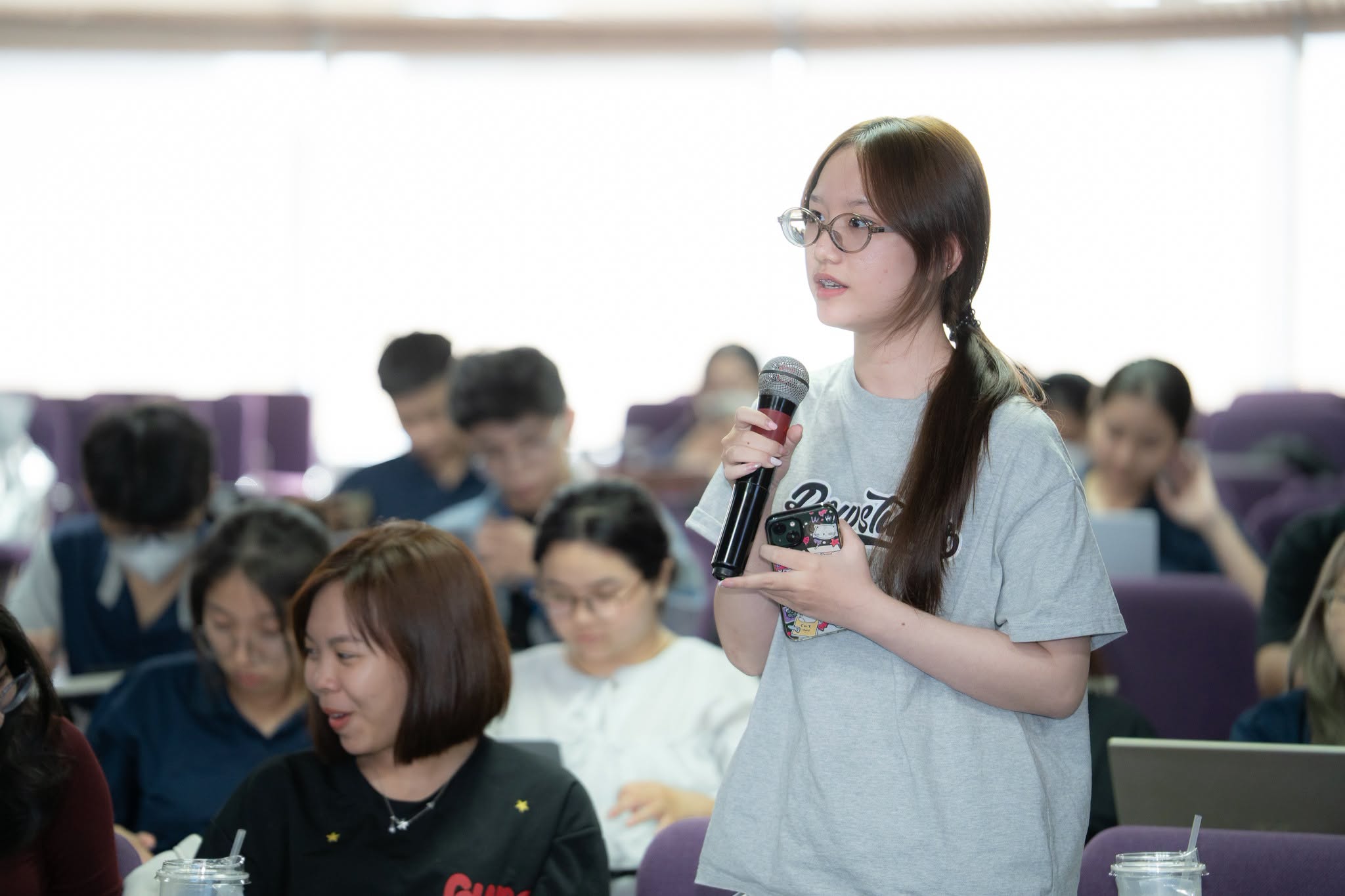 Sinh viên HSU thực hành hệ thống quản trị doanh nghiệp Odoo trong kỷ nguyên số