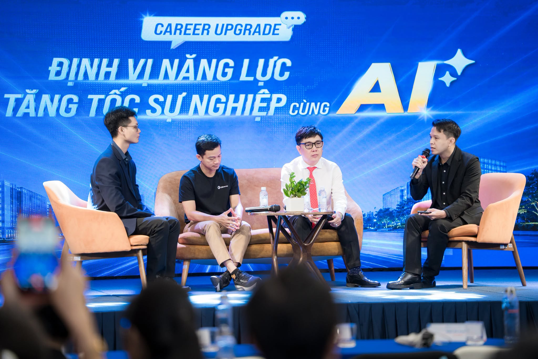 Phiên tọa đàm của workshop "CAREER UPGRADE: ĐỊNH VỊ NĂNG LỰC - TĂNG TỐC SỰ NGHIỆP CÙNG AI”