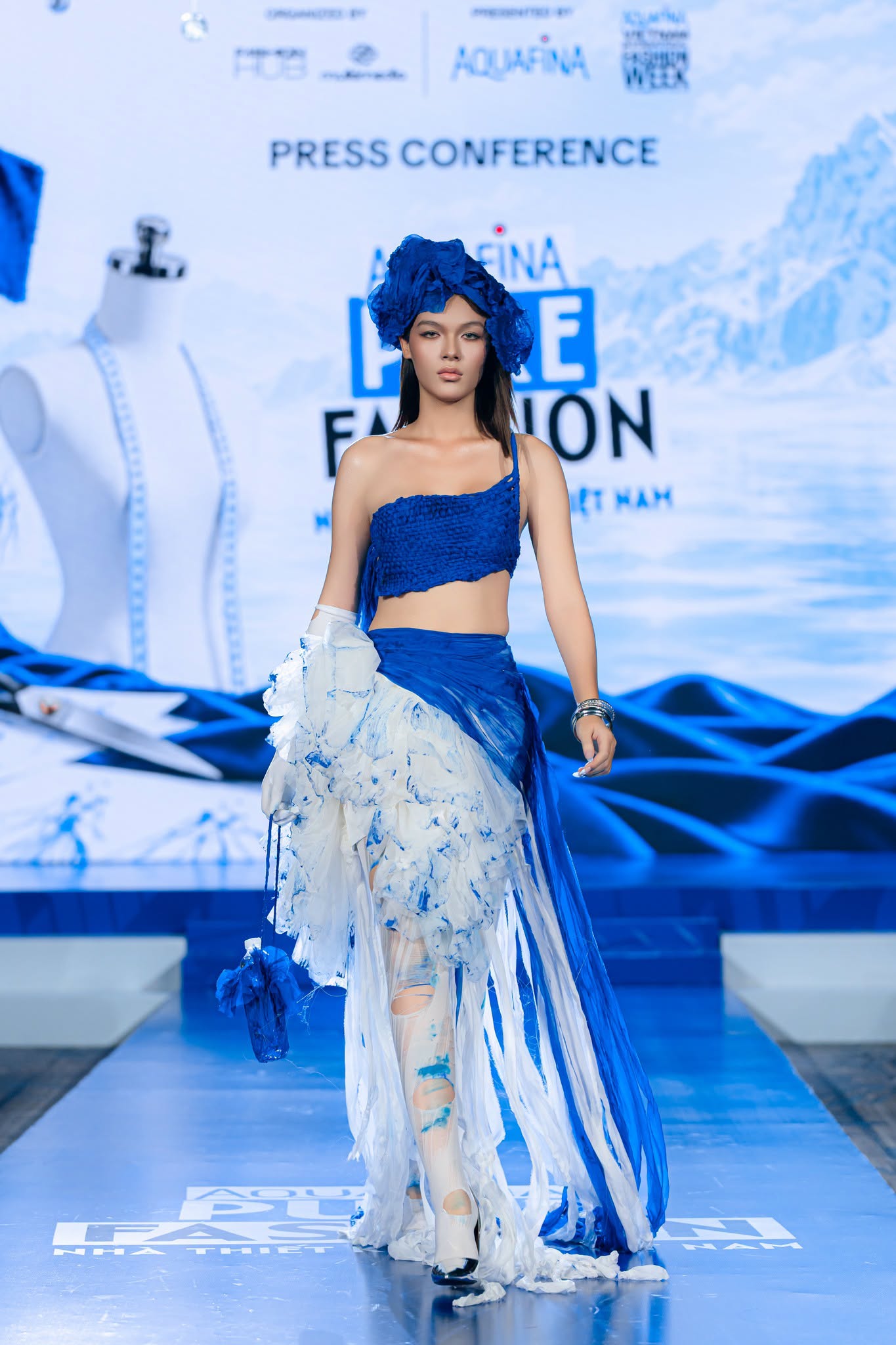 Jennifer Phạm - Sinh viên Thiết kế thời trang HSU ghi dấu ấn tại TOP 15 Aquafina Pure Fashion 2026