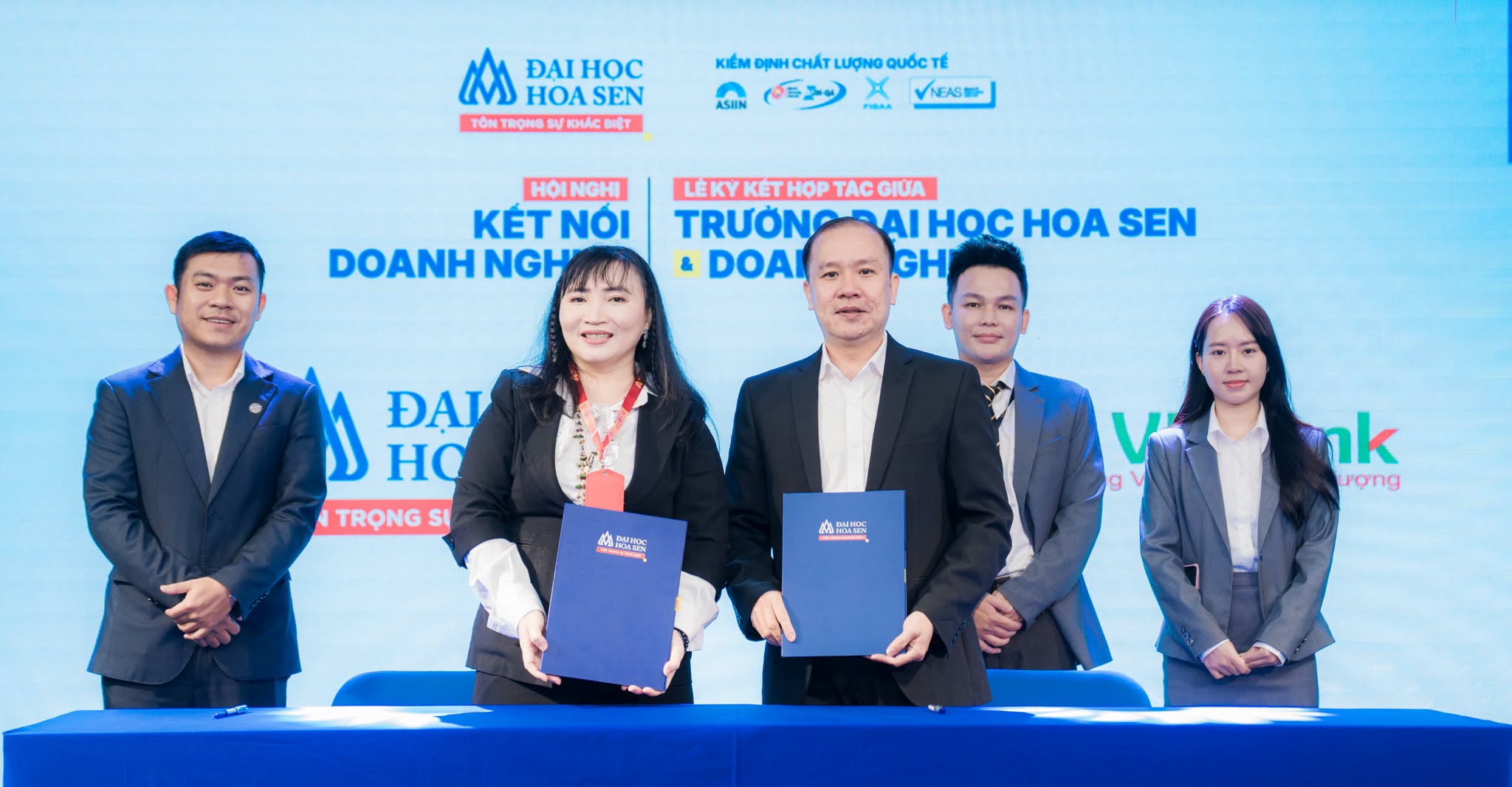 HSU ký kết MOU với 17 doanh nghiệp, mở rộng hệ sinh thái đào tạo