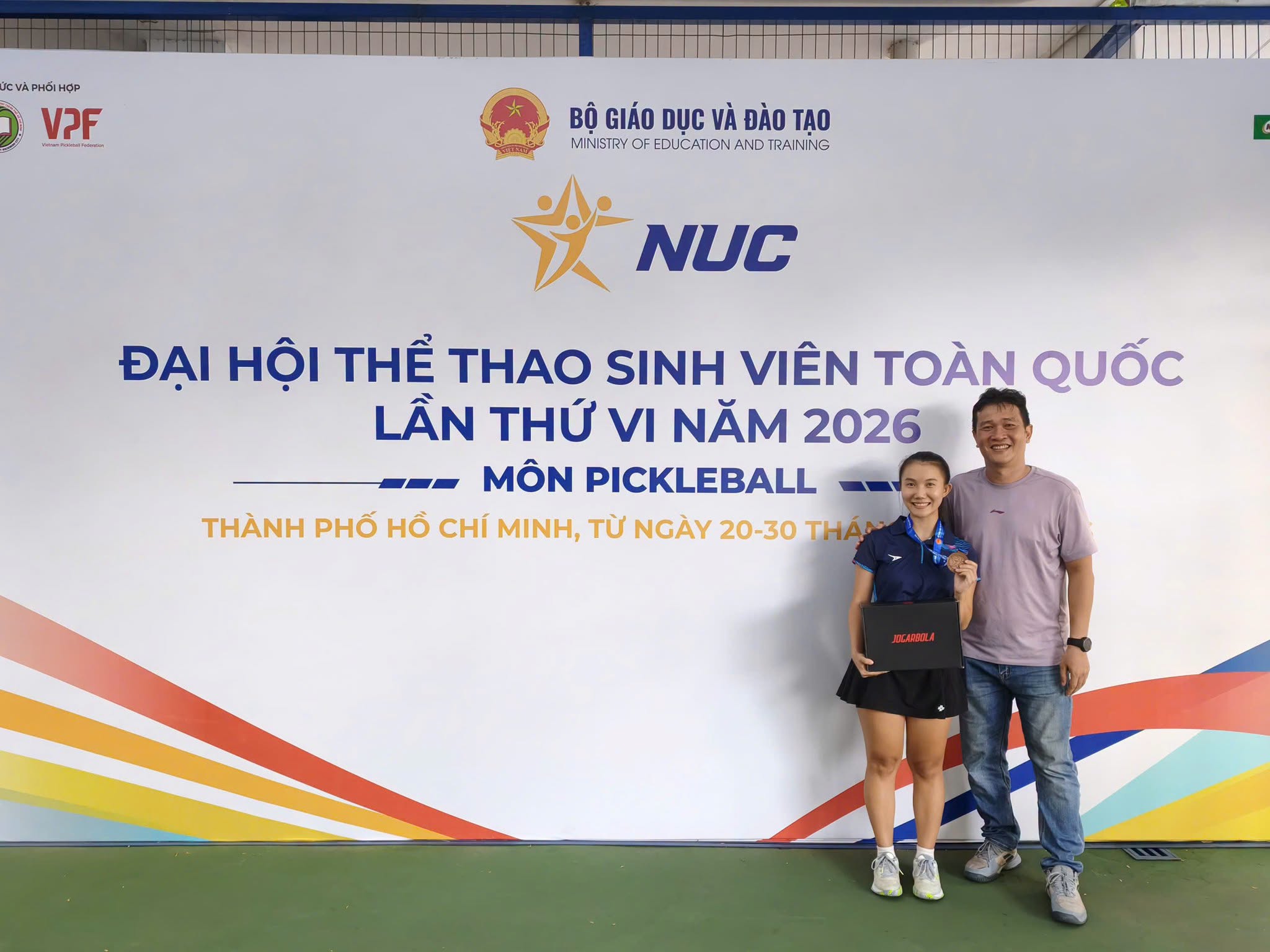 Nguyễn Ngọc Quỳnh Nhi, sinh viên Đại học Hoa Sen, giành Huy chương Đồng Pickleball tại Đại hội Thể thao Sinh viên Toàn quốc lần VI năm 2026.