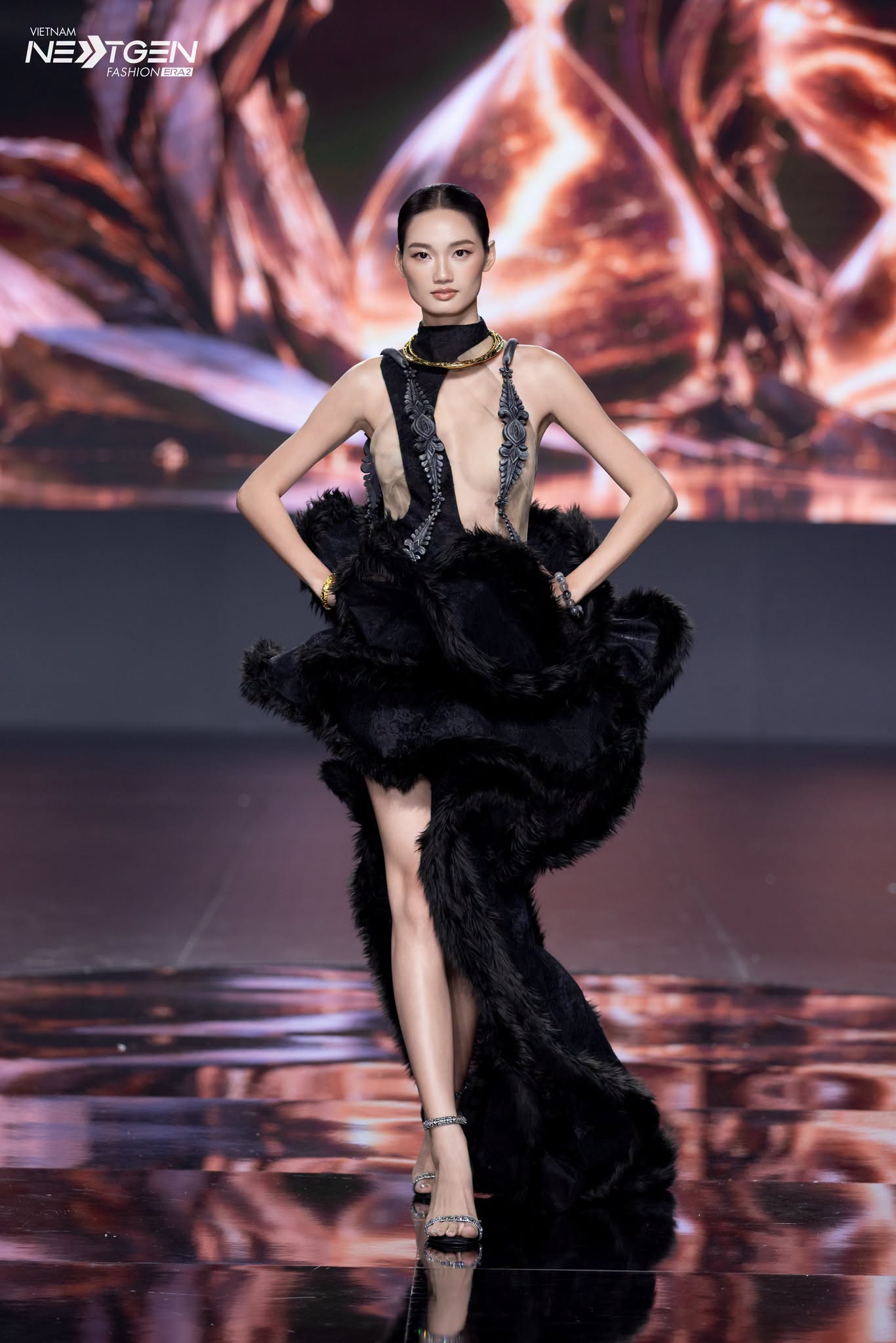 Sinh viên Thiết kế thời trang HSU khẳng định dấu ấn tại Vietnam Next-Gen Fashion Era 2
