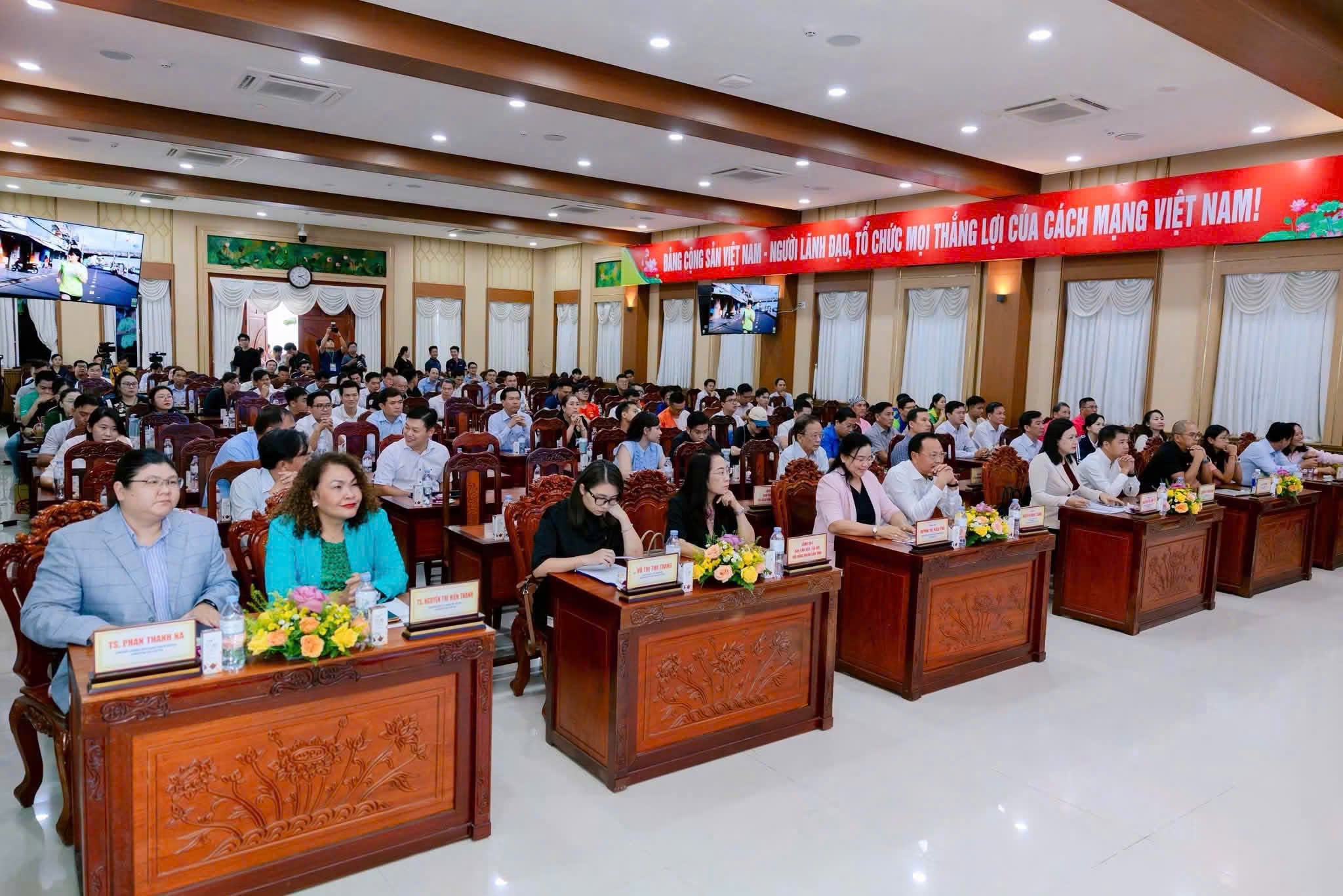 HSU chia sẻ khung đo lường tác động kinh tế của VPBank Đất Sen Hồng Music Marathon tại Hội thảo Kinh tế Thể thao Đồng Tháp 2026.
