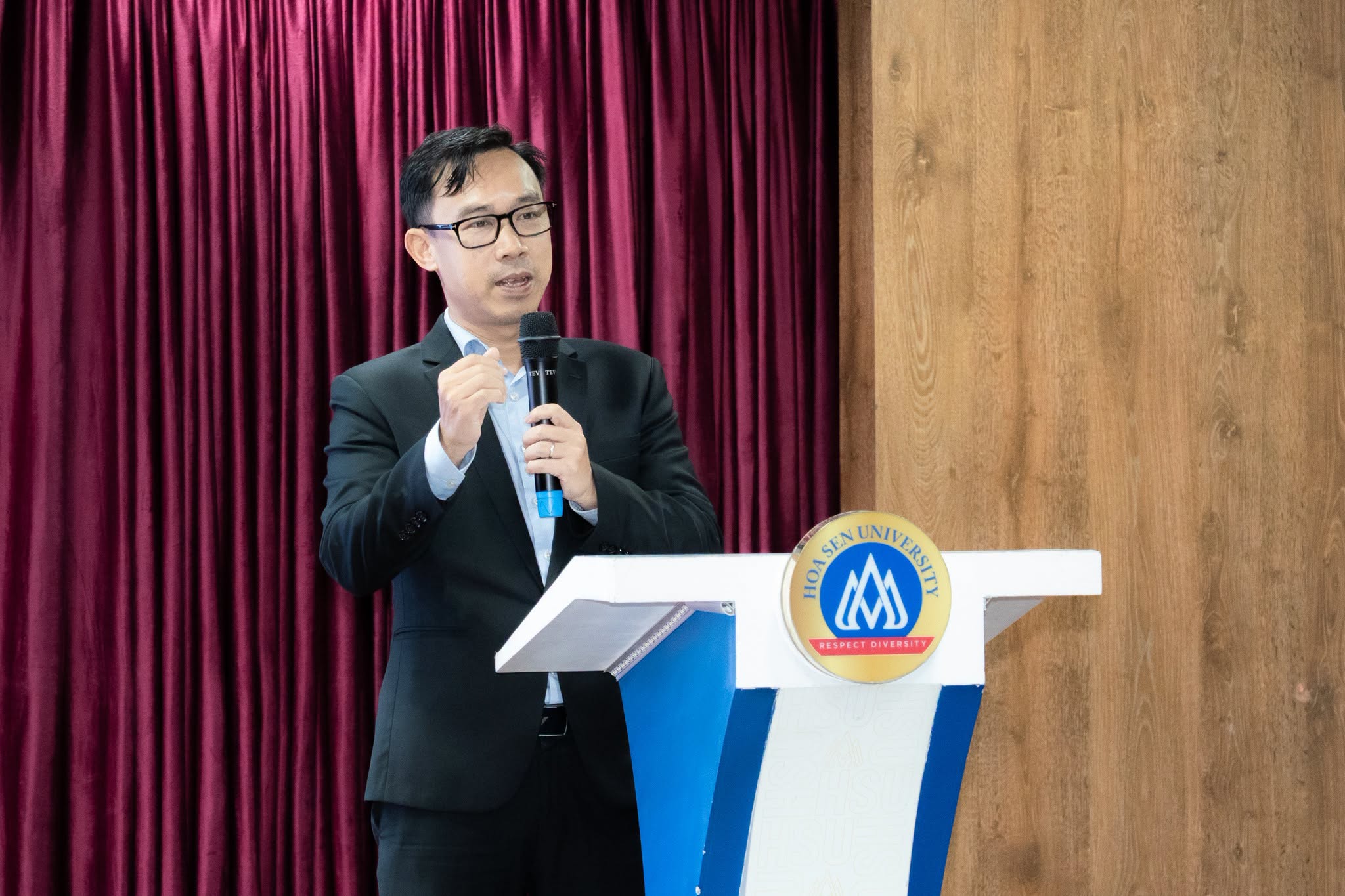 workshop “Four Leadership Skills Every Future Business Leader Needs” do Viện Đào tạo và Hợp tác quốc tế HSU, Viện Anh ngữ và Hội nhập quốc tế HSU cùng EducationUSA thuộc Tổng Lãnh sự quán Hoa Kỳ tại TP.HCM tổ chức.
